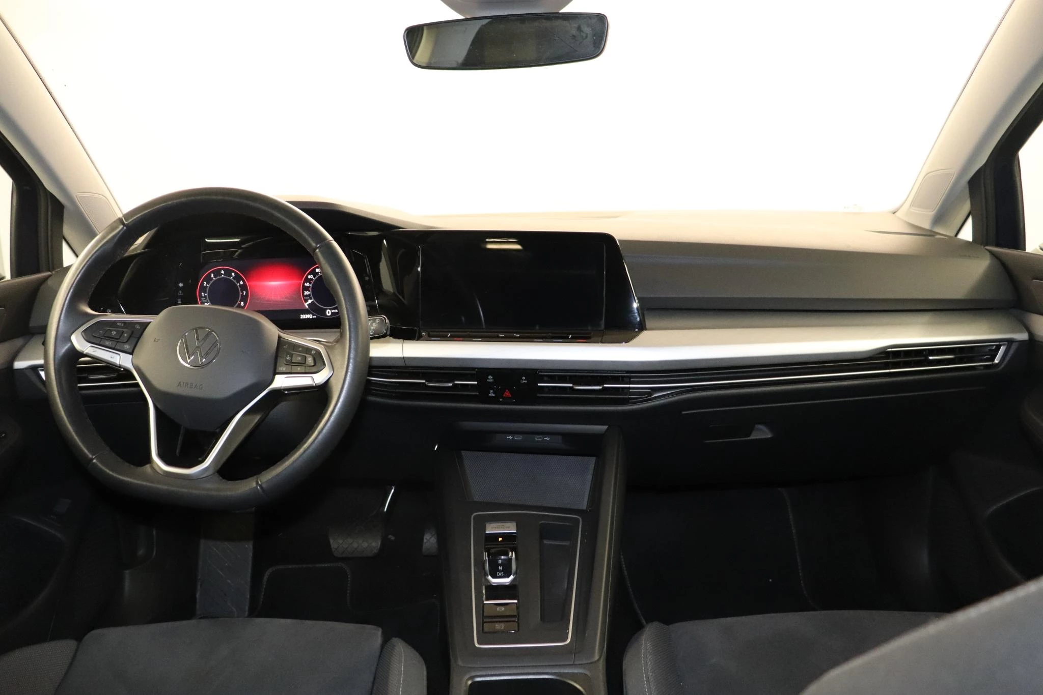 Volkswagen-Golf-image-12