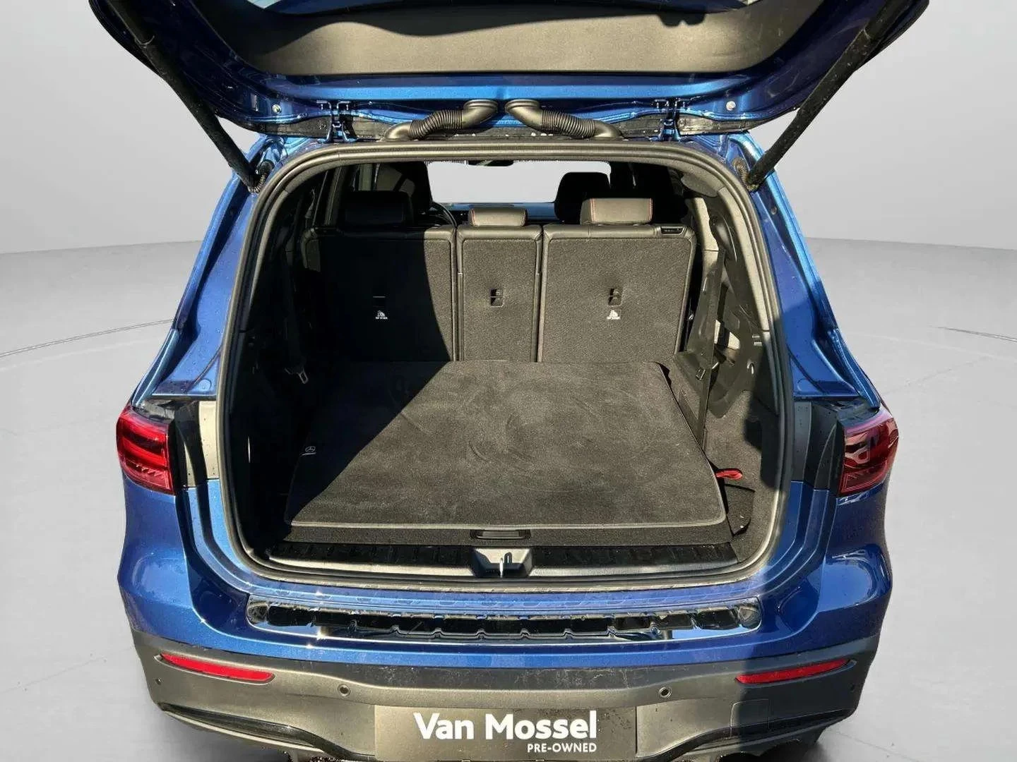 Mercedes-Benz-EQB-image-21