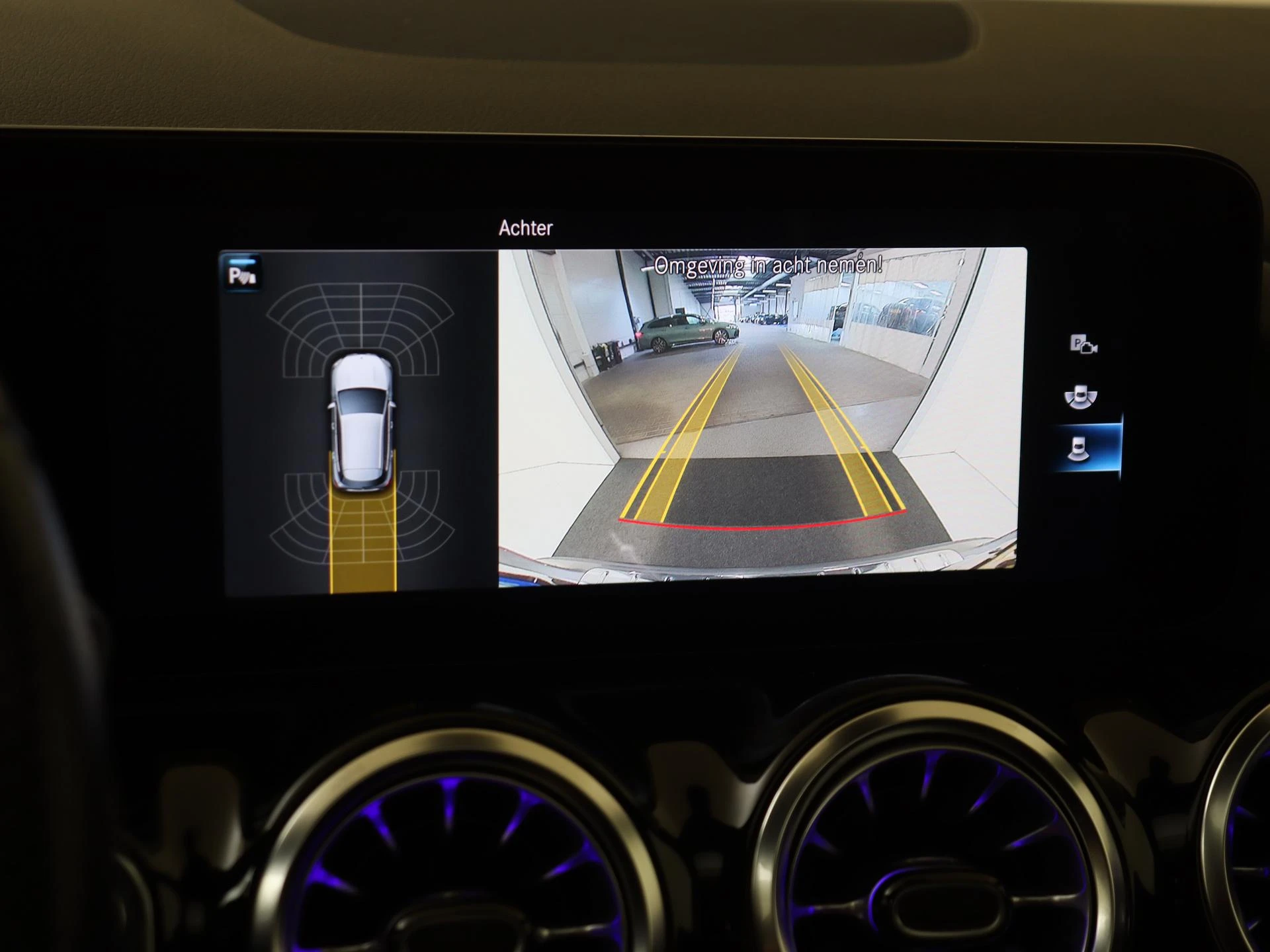 Mercedes-Benz-GLA-image-18