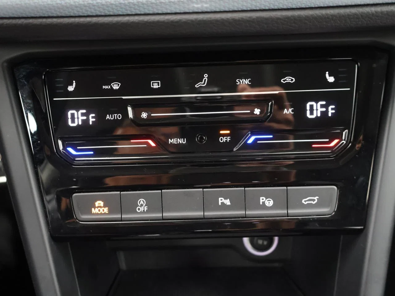 Volkswagen-Touran-image-25