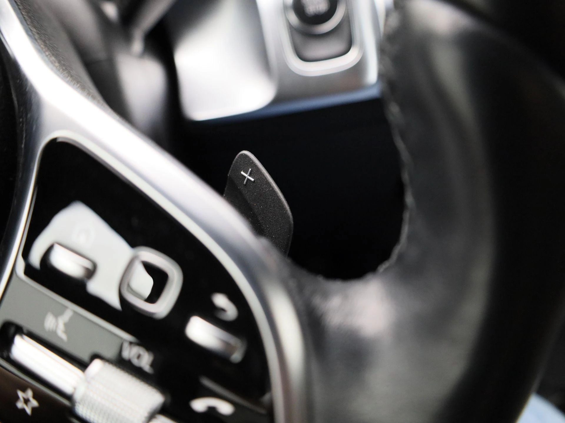 Mercedes-Benz-EQB-image-32
