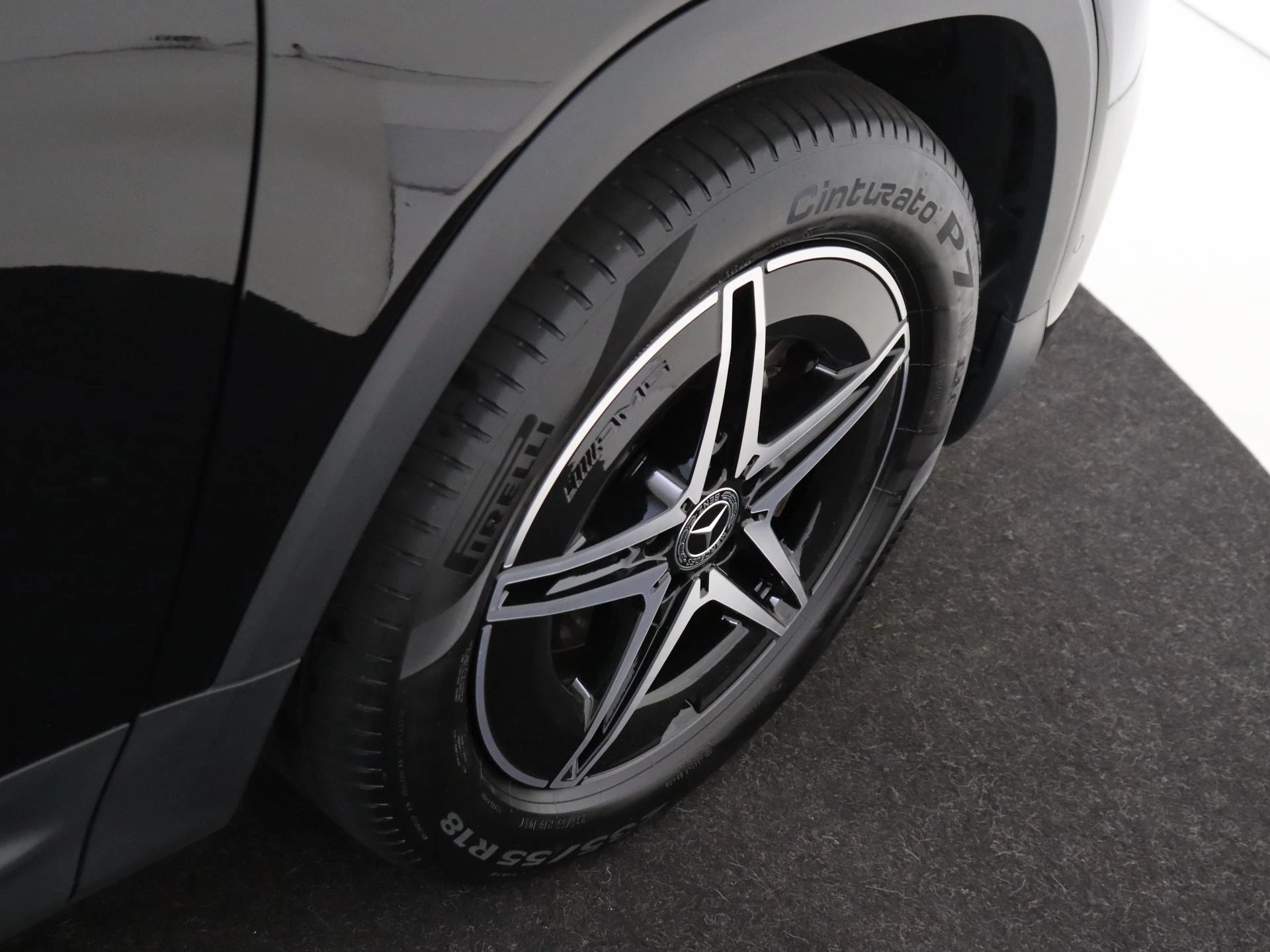 Mercedes-Benz-EQB-image-3