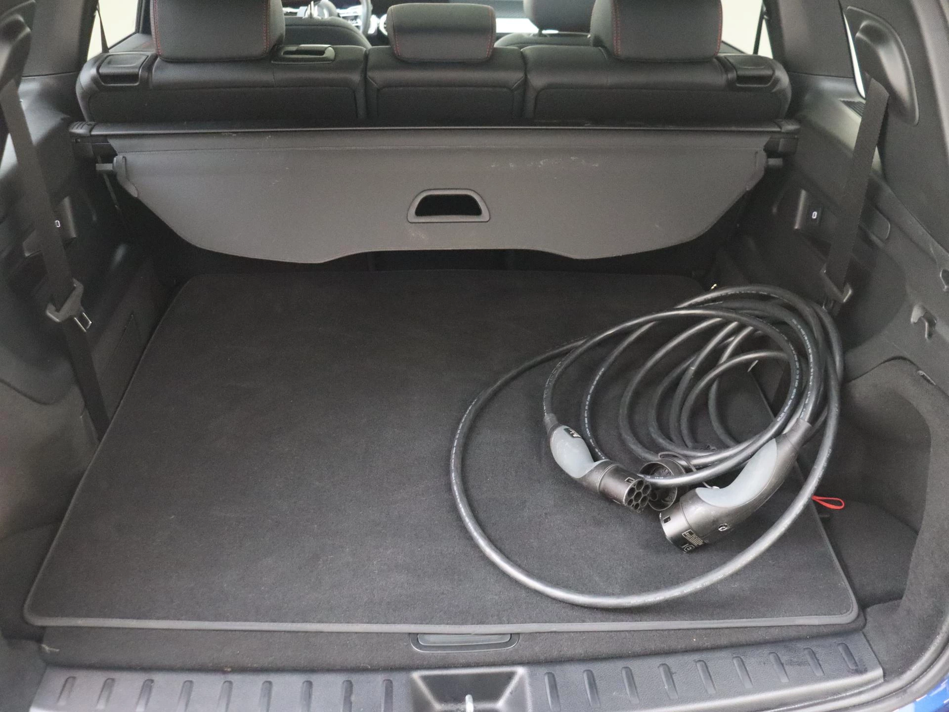 Mercedes-Benz-EQB-image-34