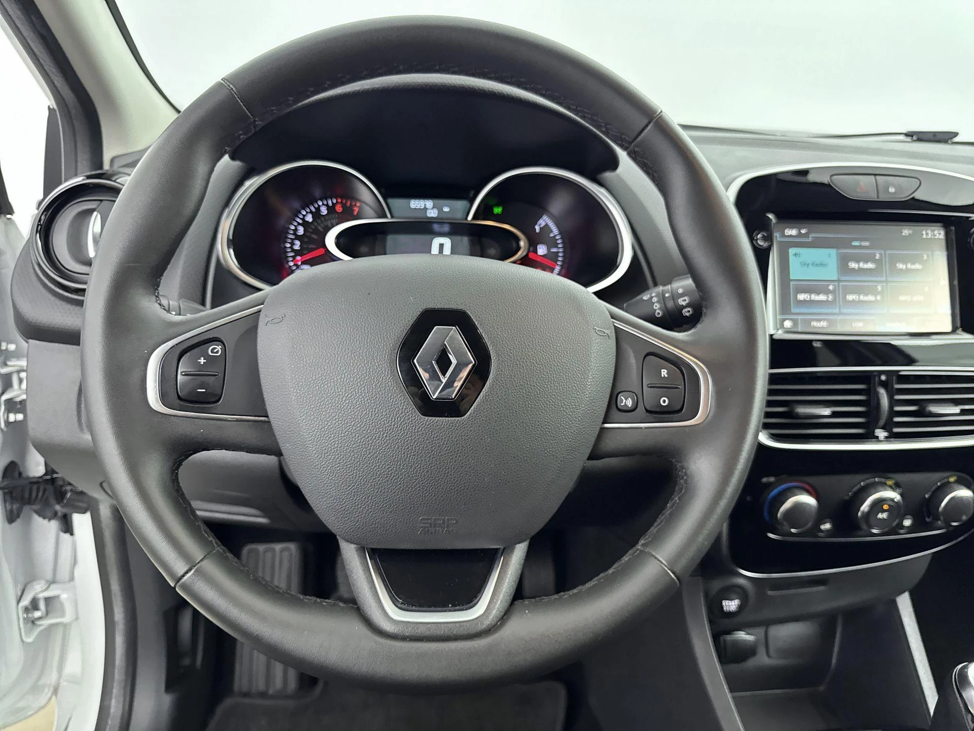 Renault-Clio-image-26