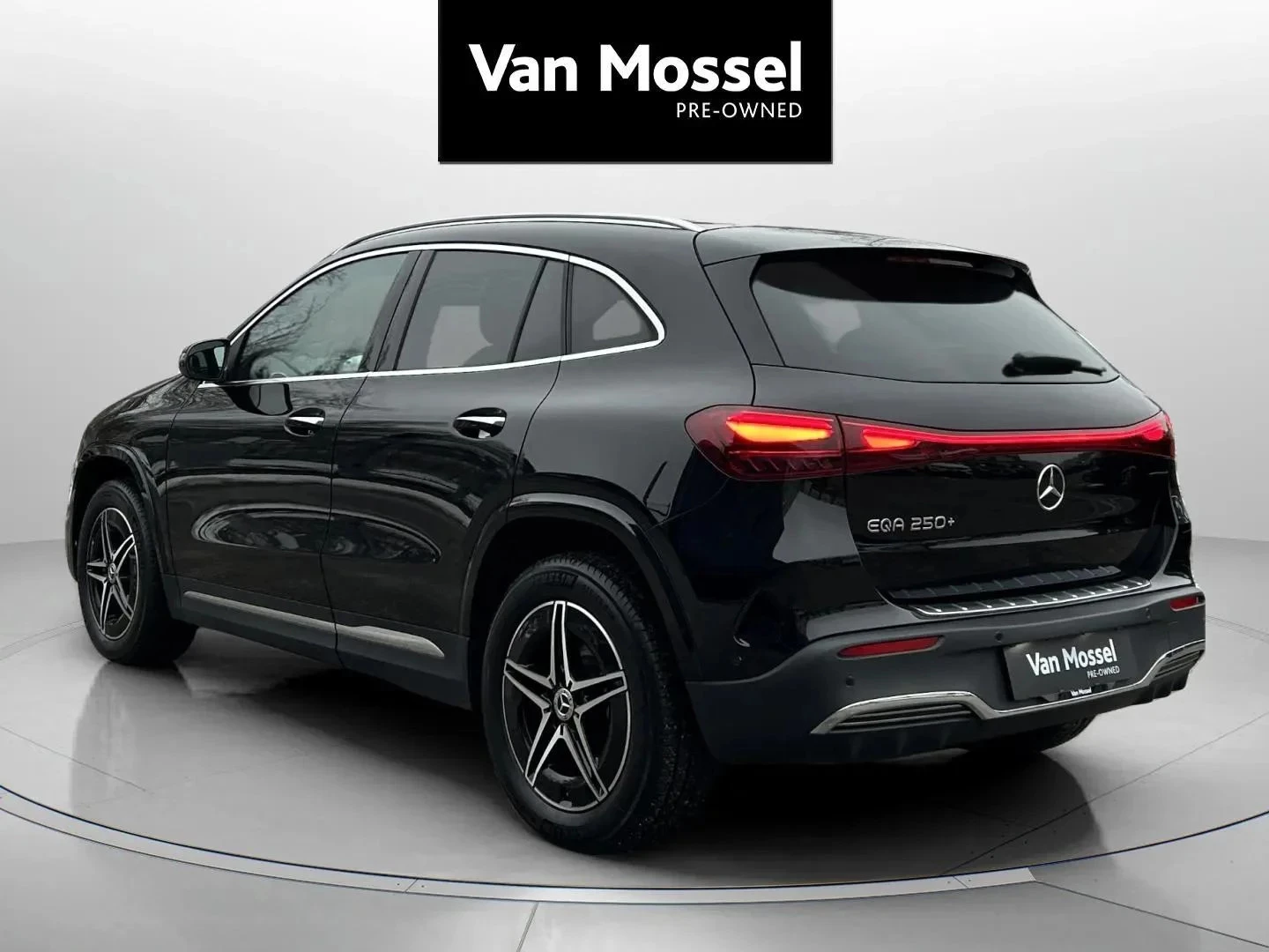 Mercedes-Benz-EQA-image-6