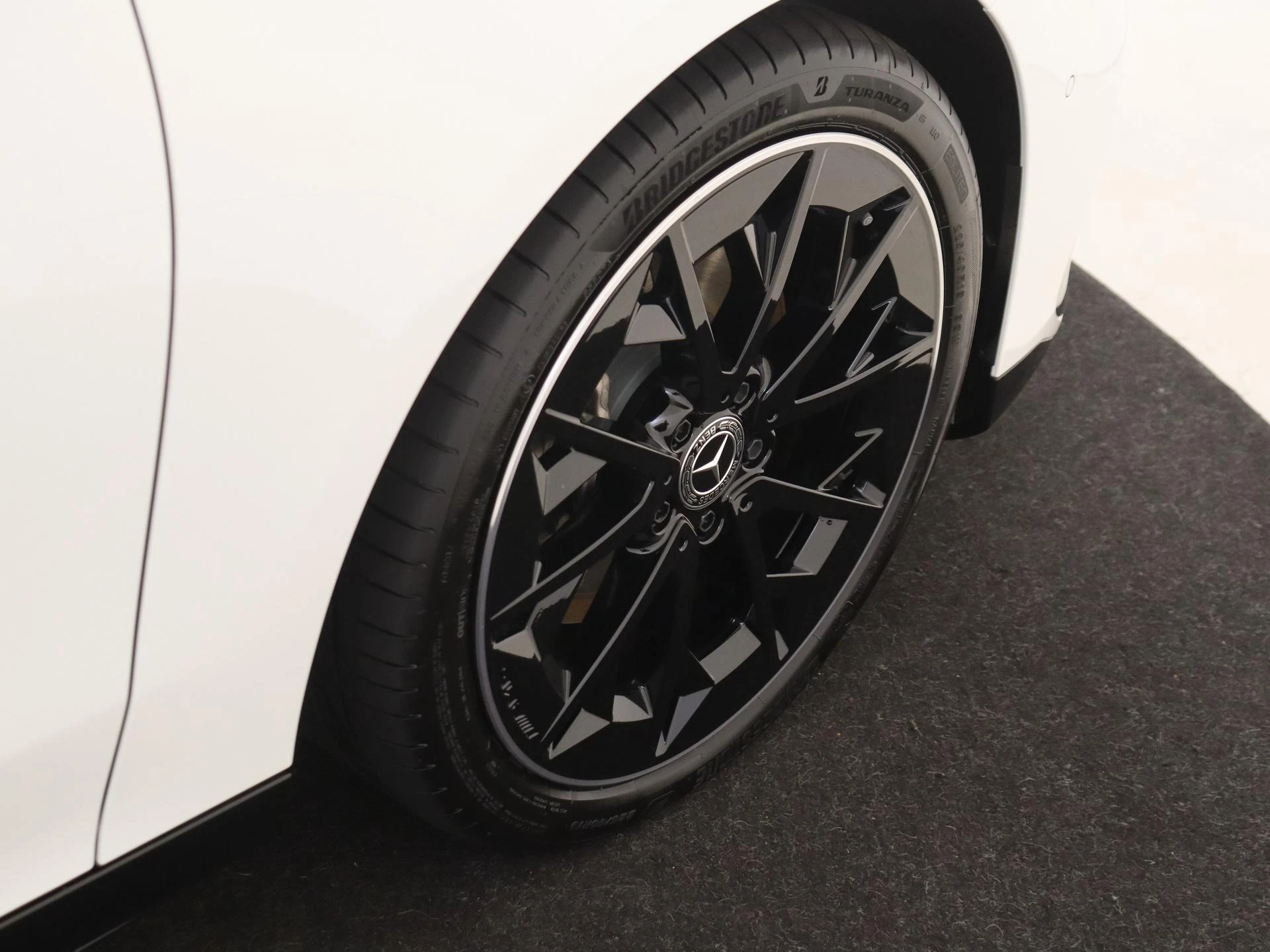 Mercedes-Benz-CLA-image-28