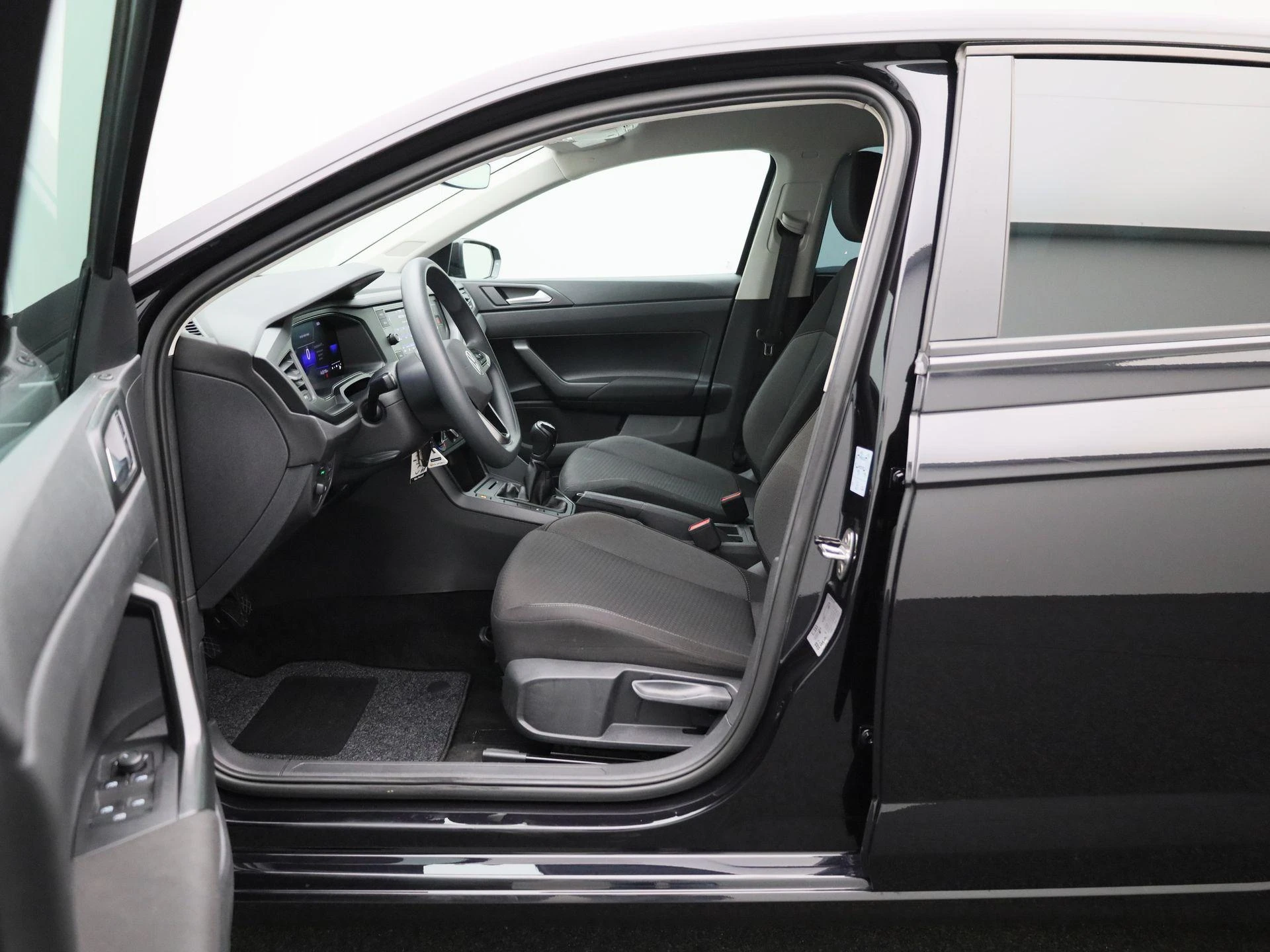 Volkswagen-Polo-image-8