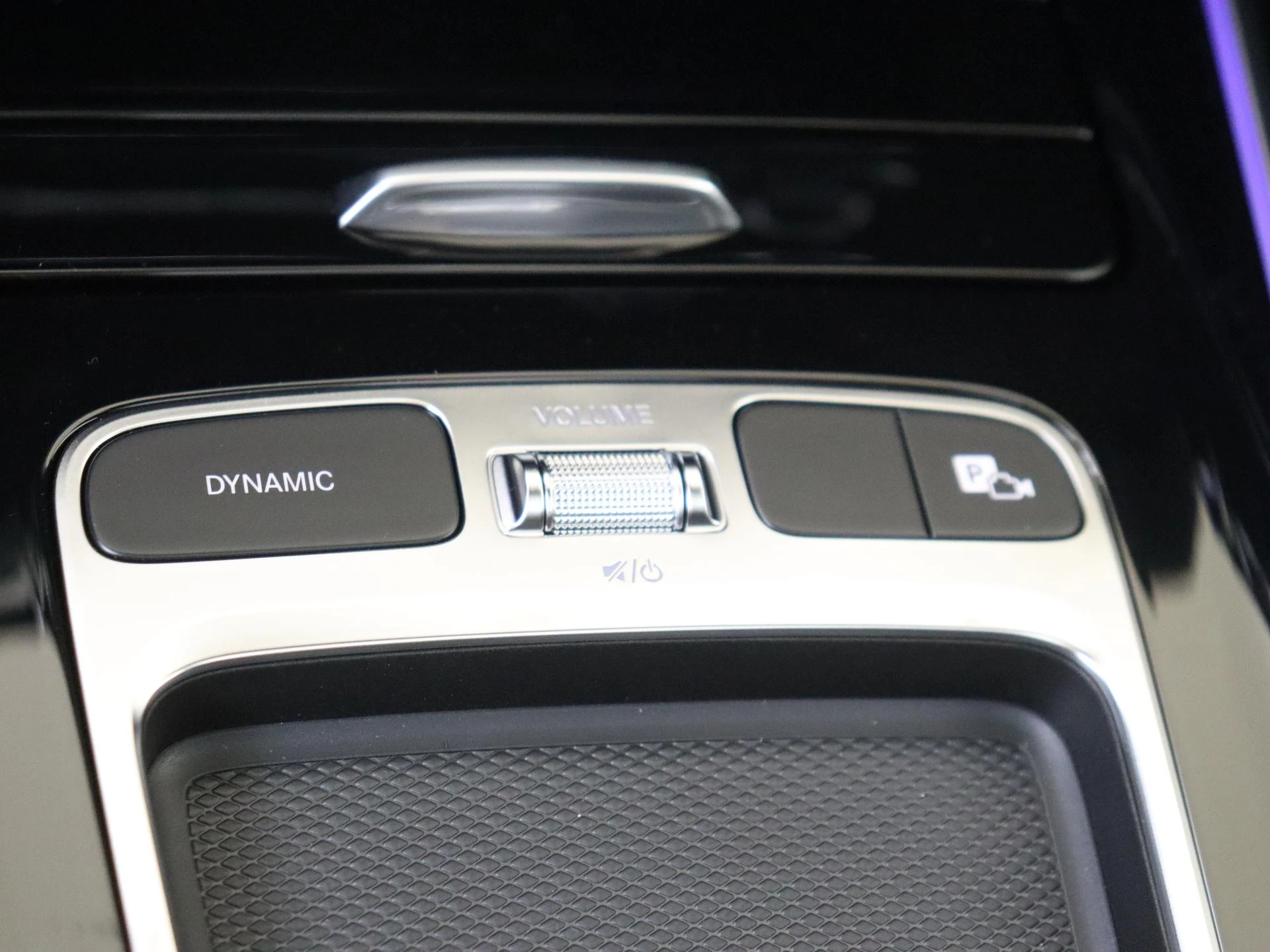 Mercedes-Benz-GLA-image-20