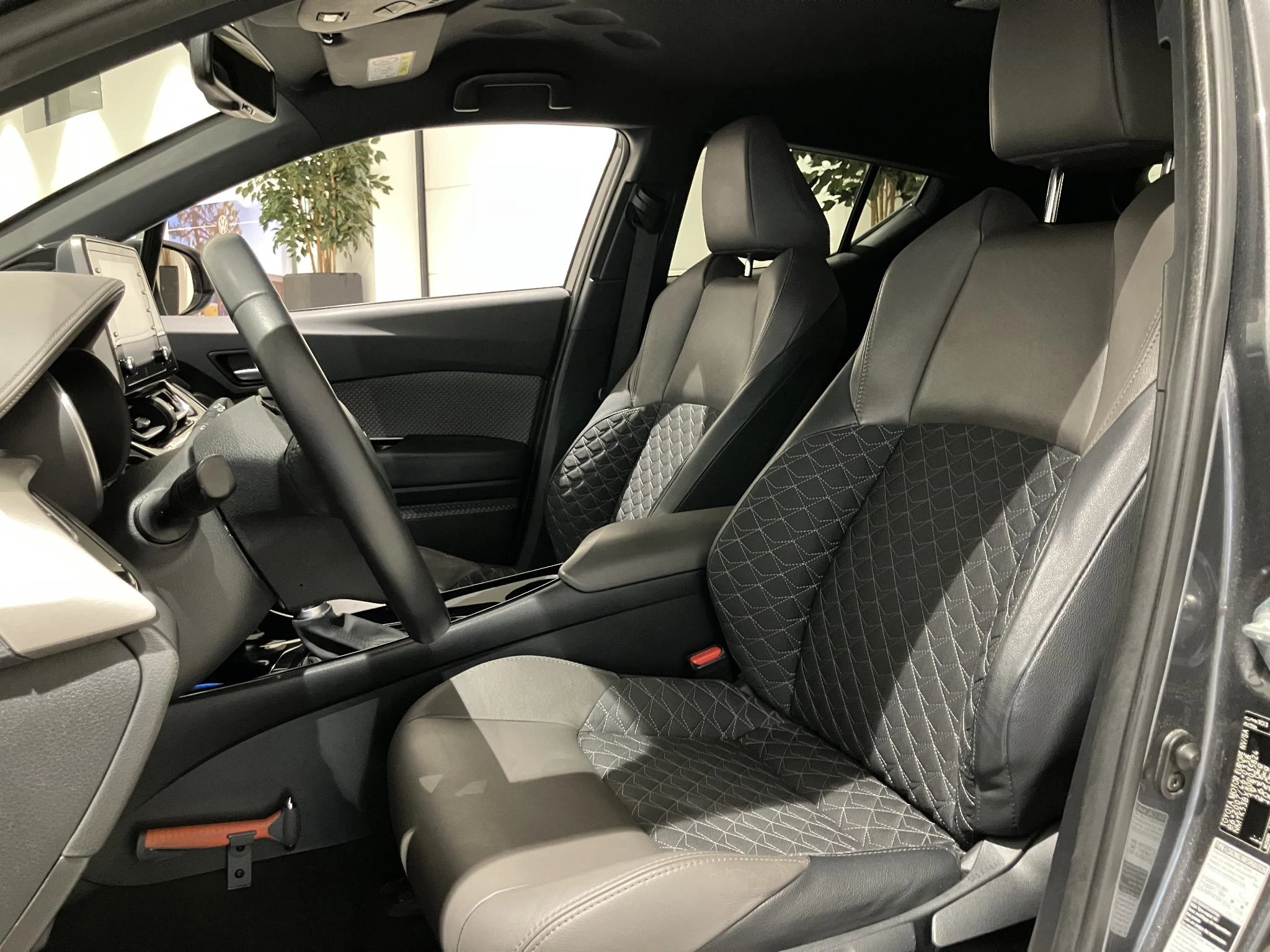 Toyota-C-HR-image-17