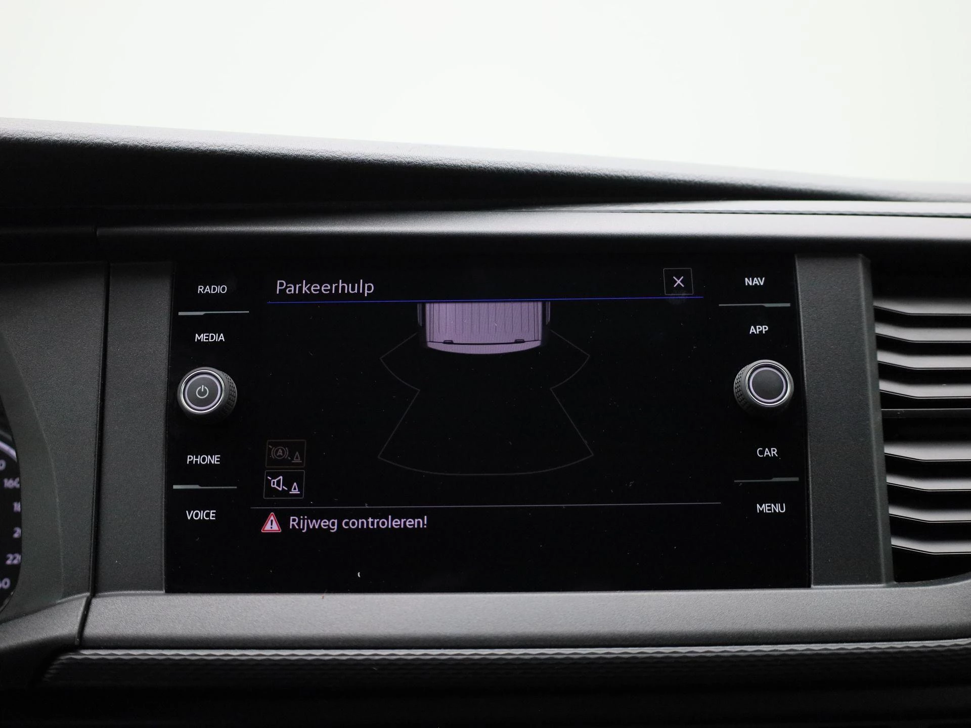 Volkswagen-Transporter-image-27