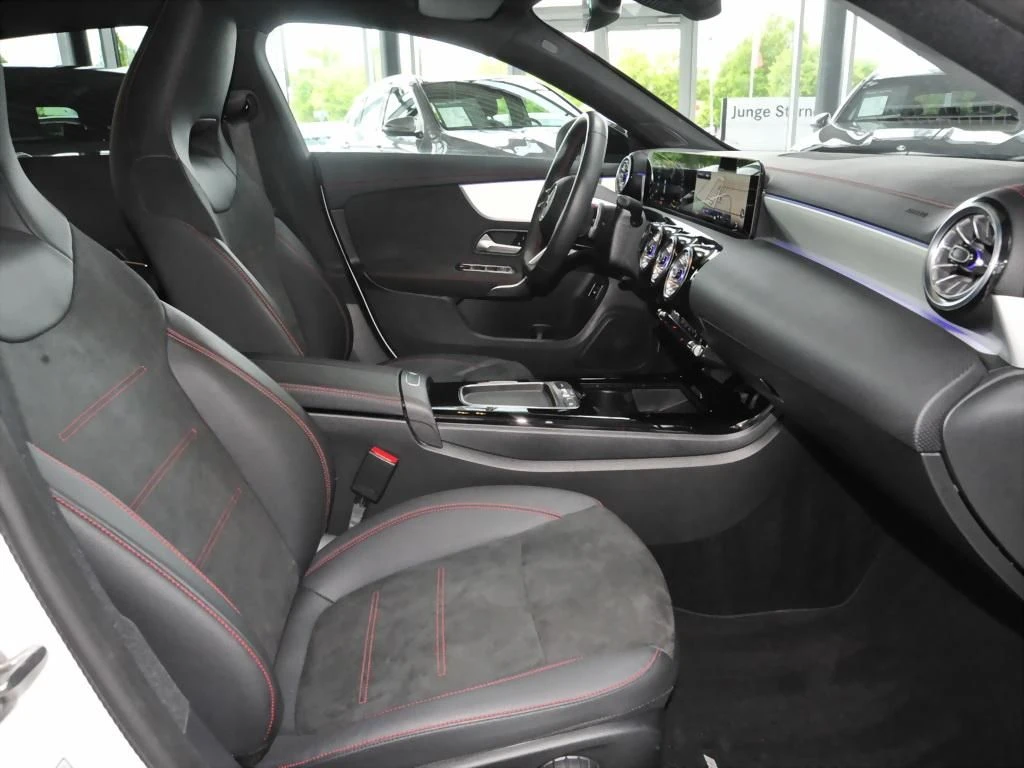 Mercedes-Benz-CLA 250 e-image-11