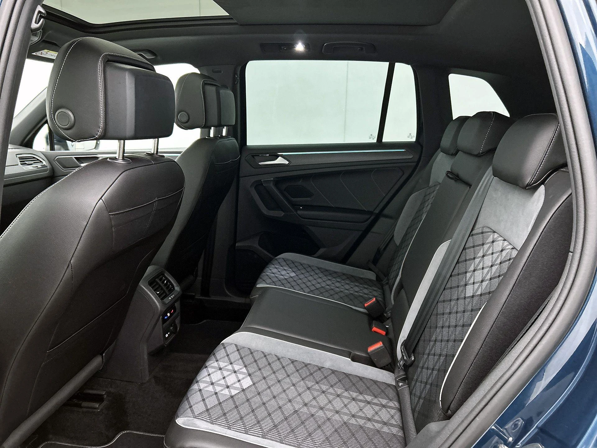 Volkswagen-Tiguan-image-25