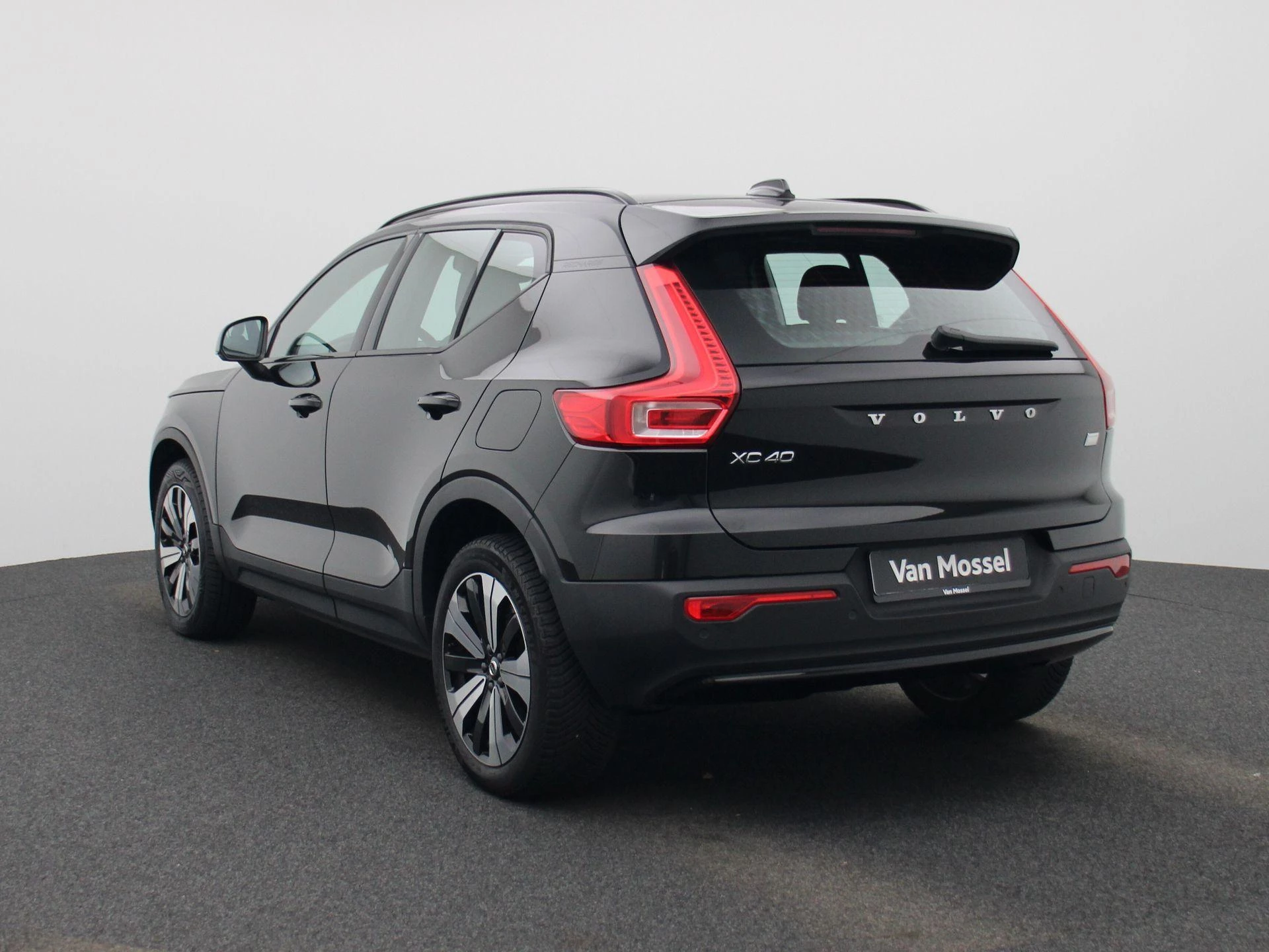 Volvo-XC40-image-1