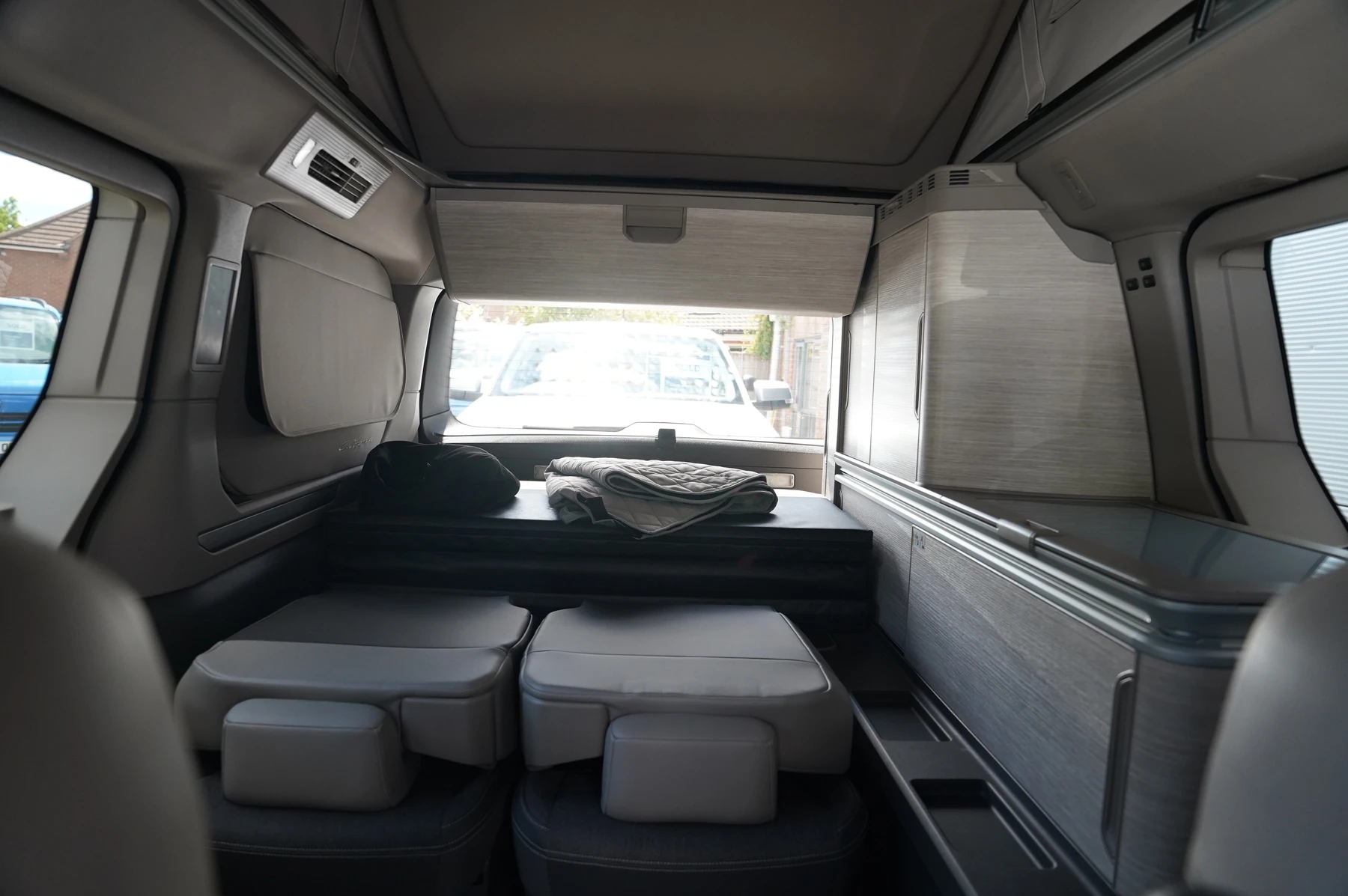 Volkswagen-California-image-8
