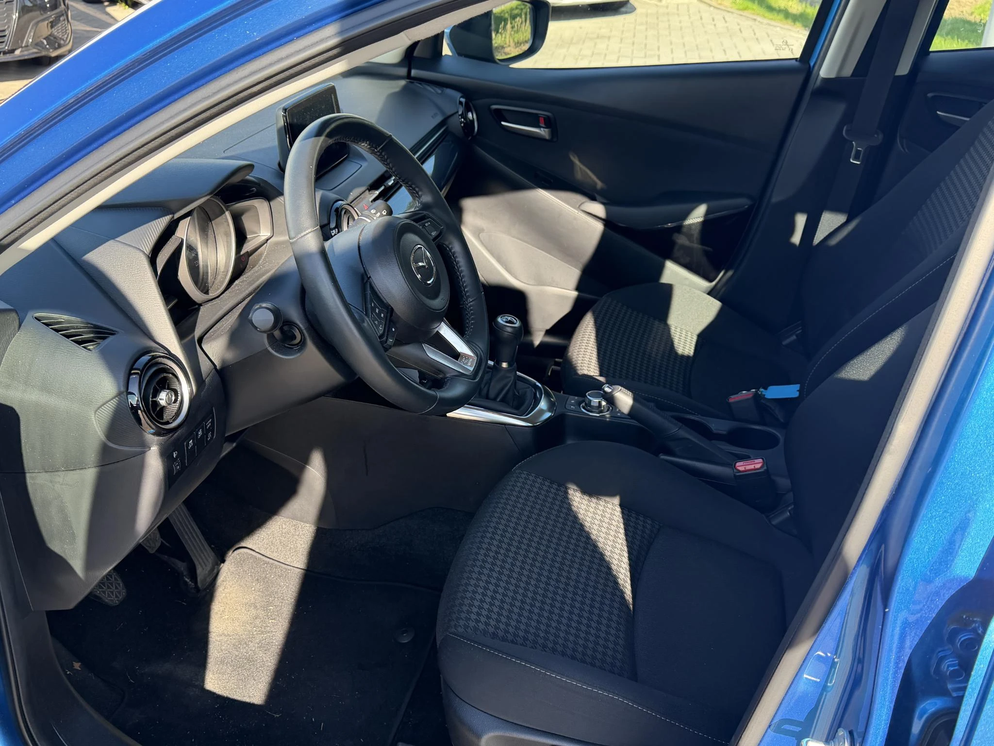 Mazda-2-image-3