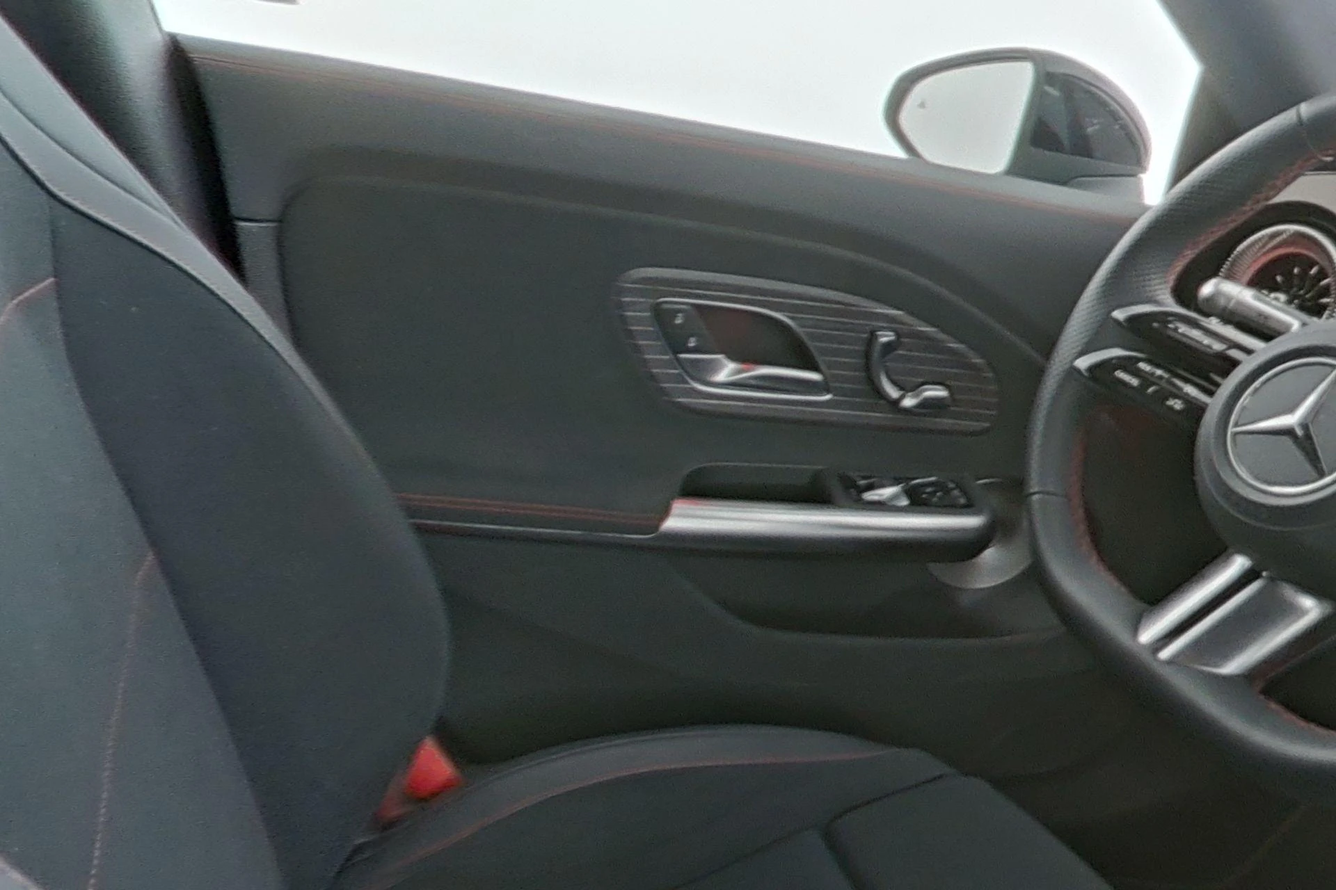 Mercedes-Benz-CLA-image-15