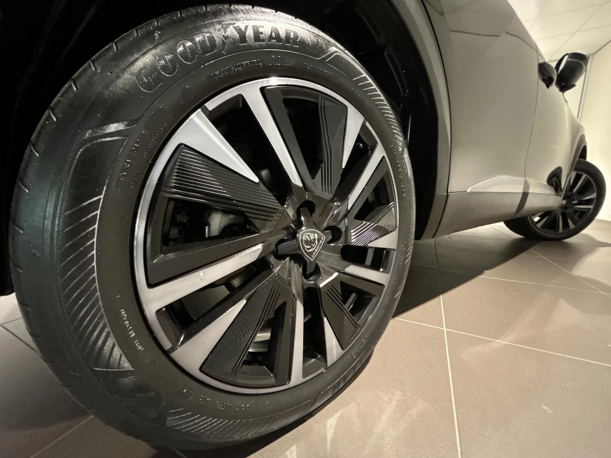 Peugeot e-2008 EV GT 54 kWh