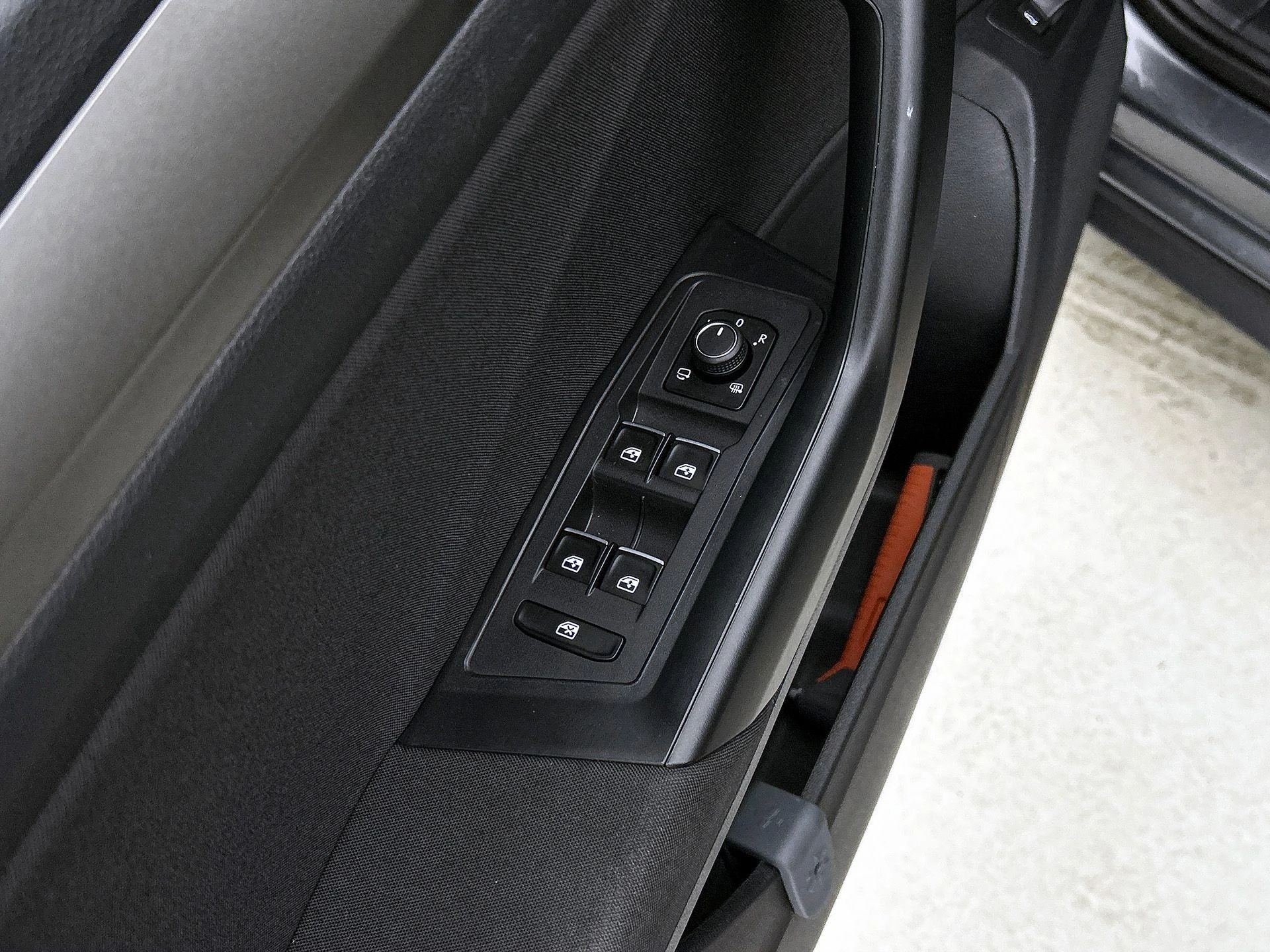 Volkswagen-T-Roc-image-29