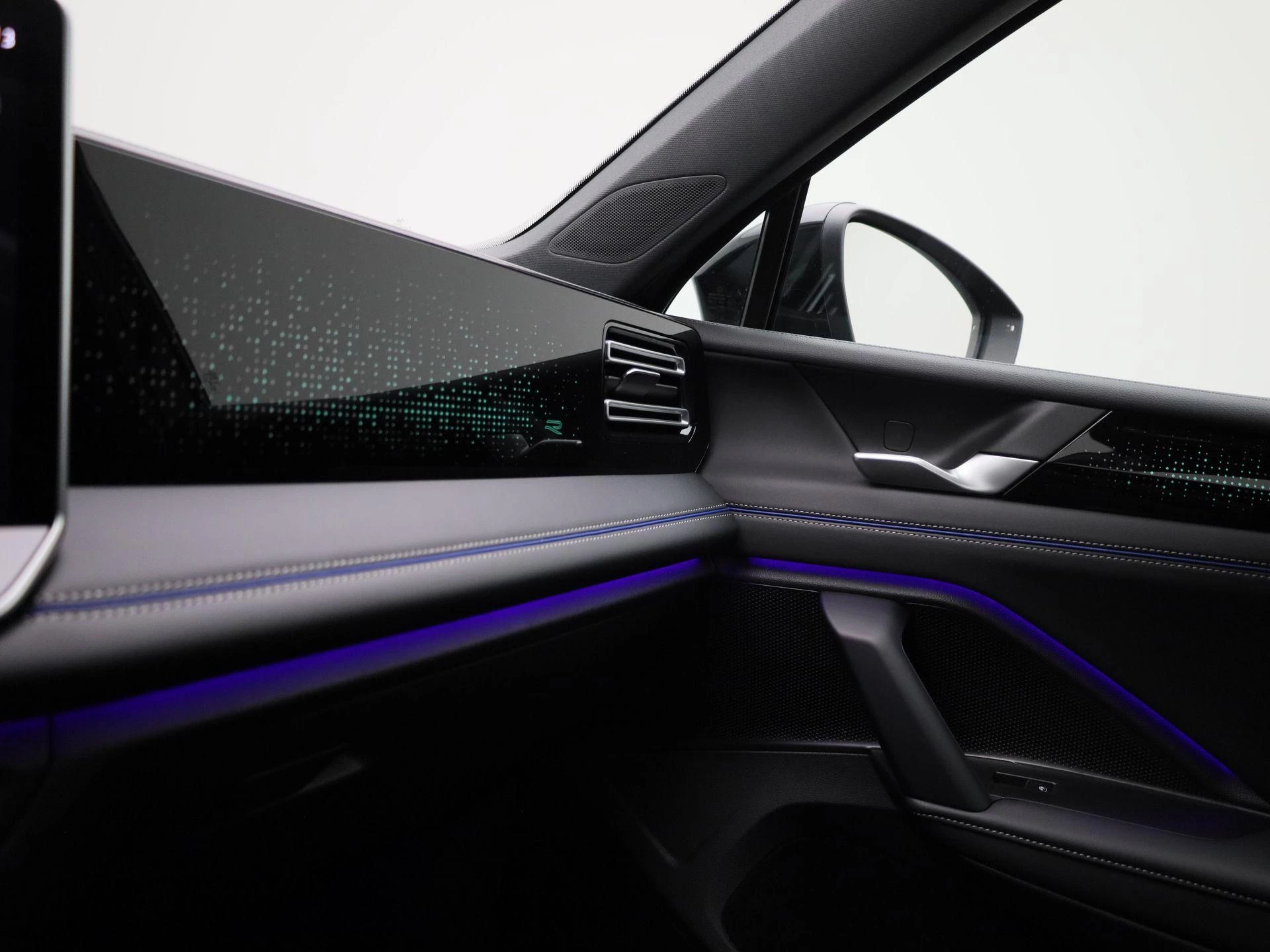 Volkswagen-Tiguan-image-28