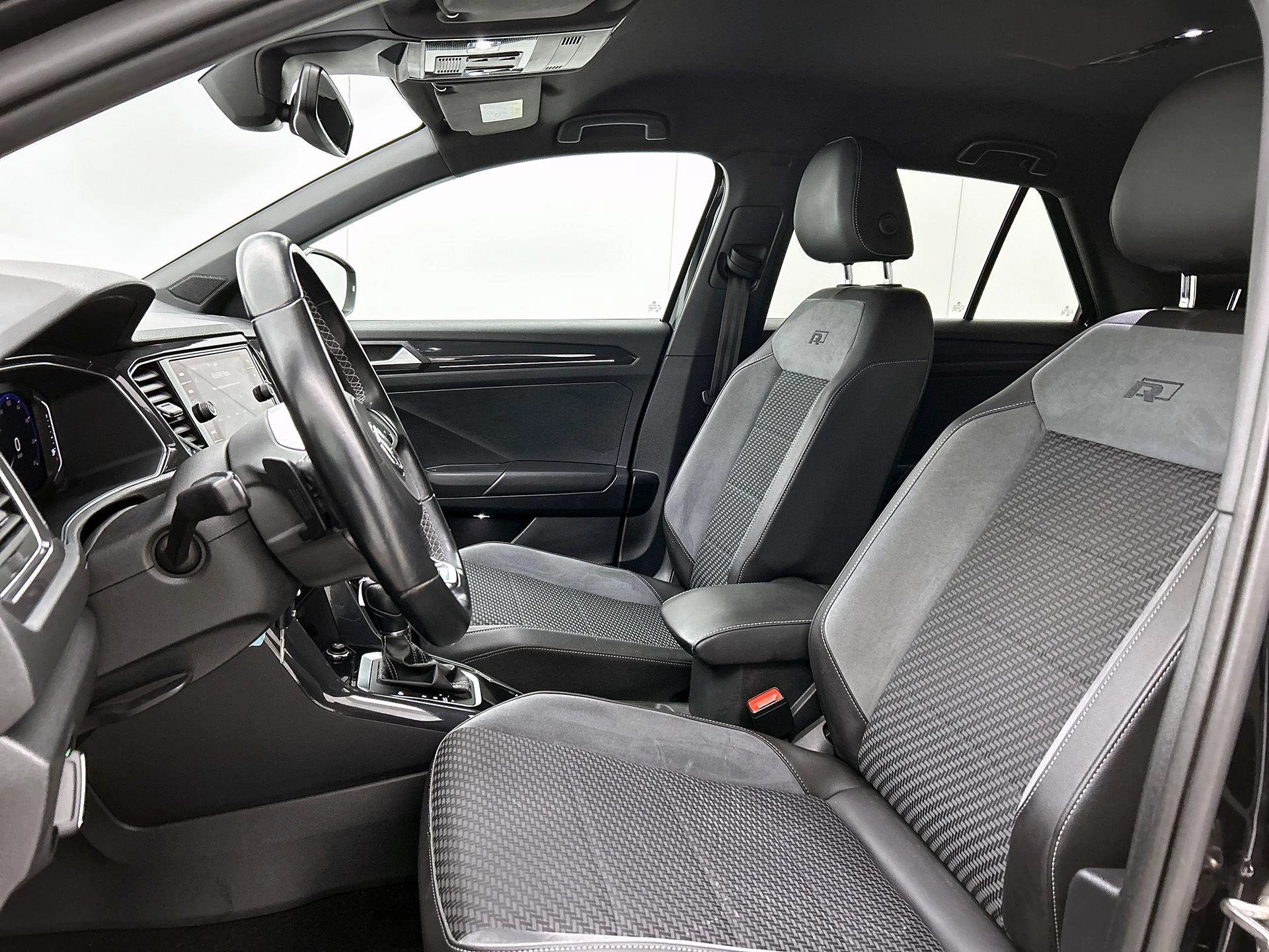 Volkswagen-T-Roc-image-31