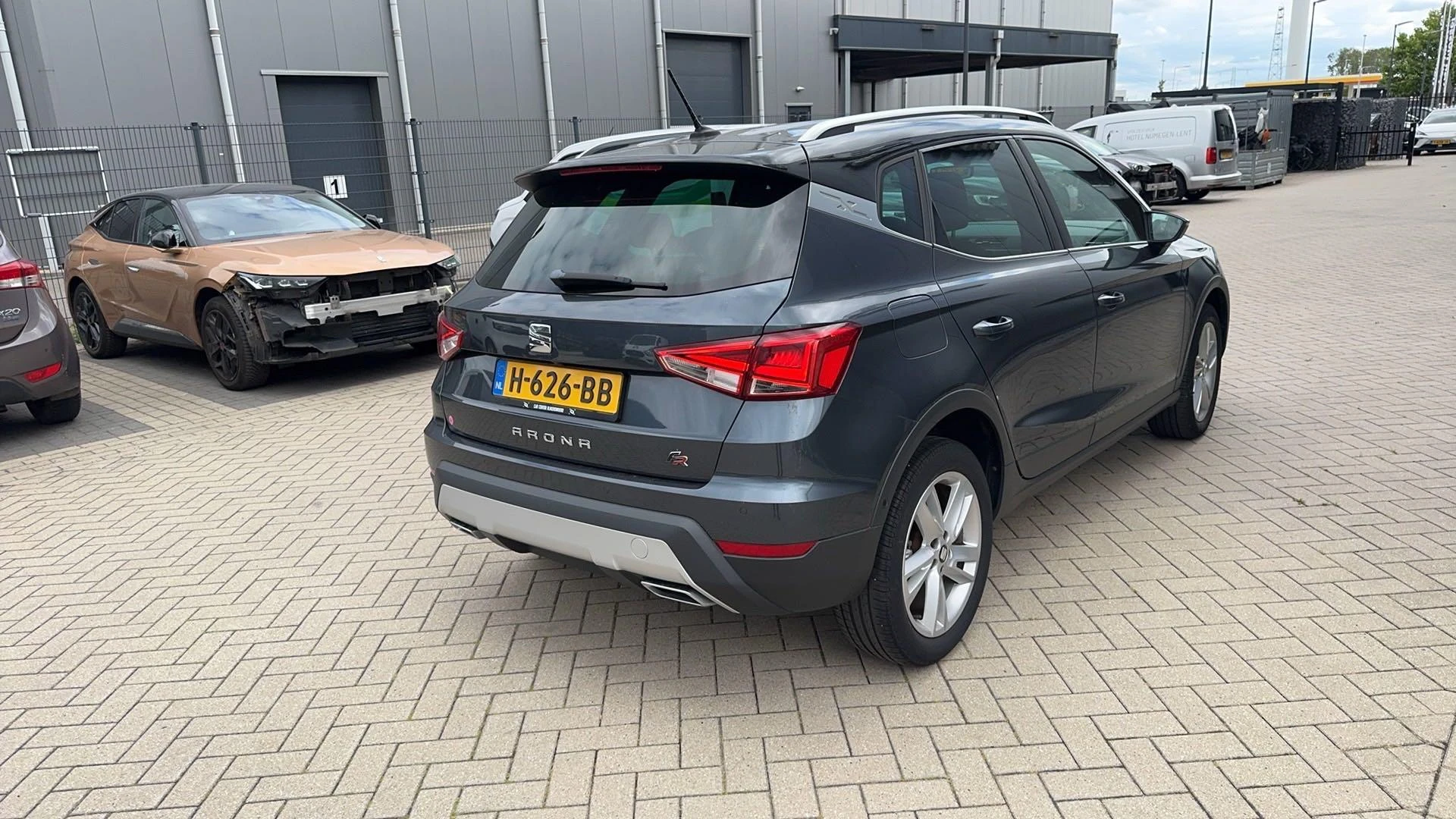 SEAT-Arona-image-3