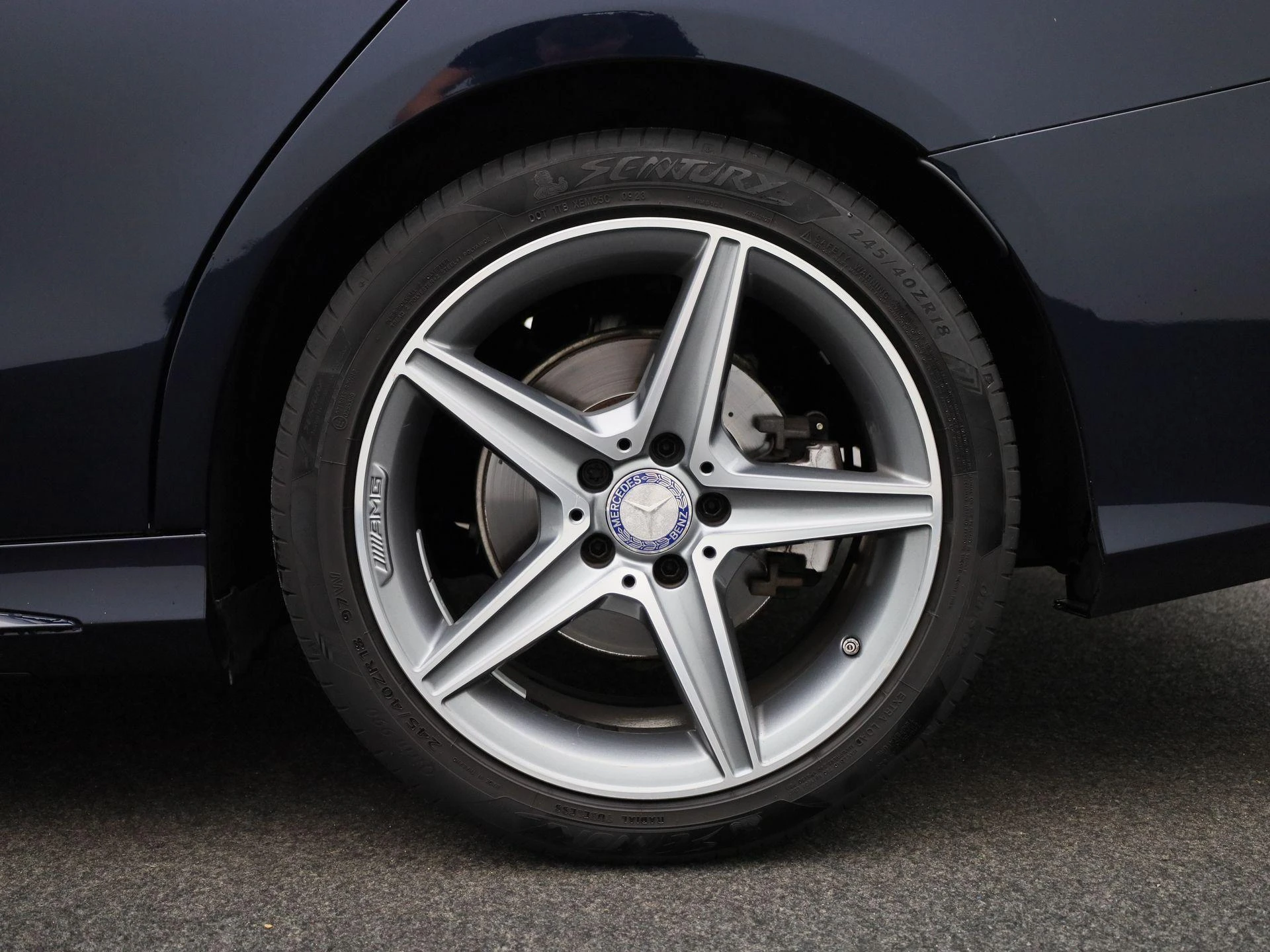 Mercedes-Benz-C-Klasse-image-11