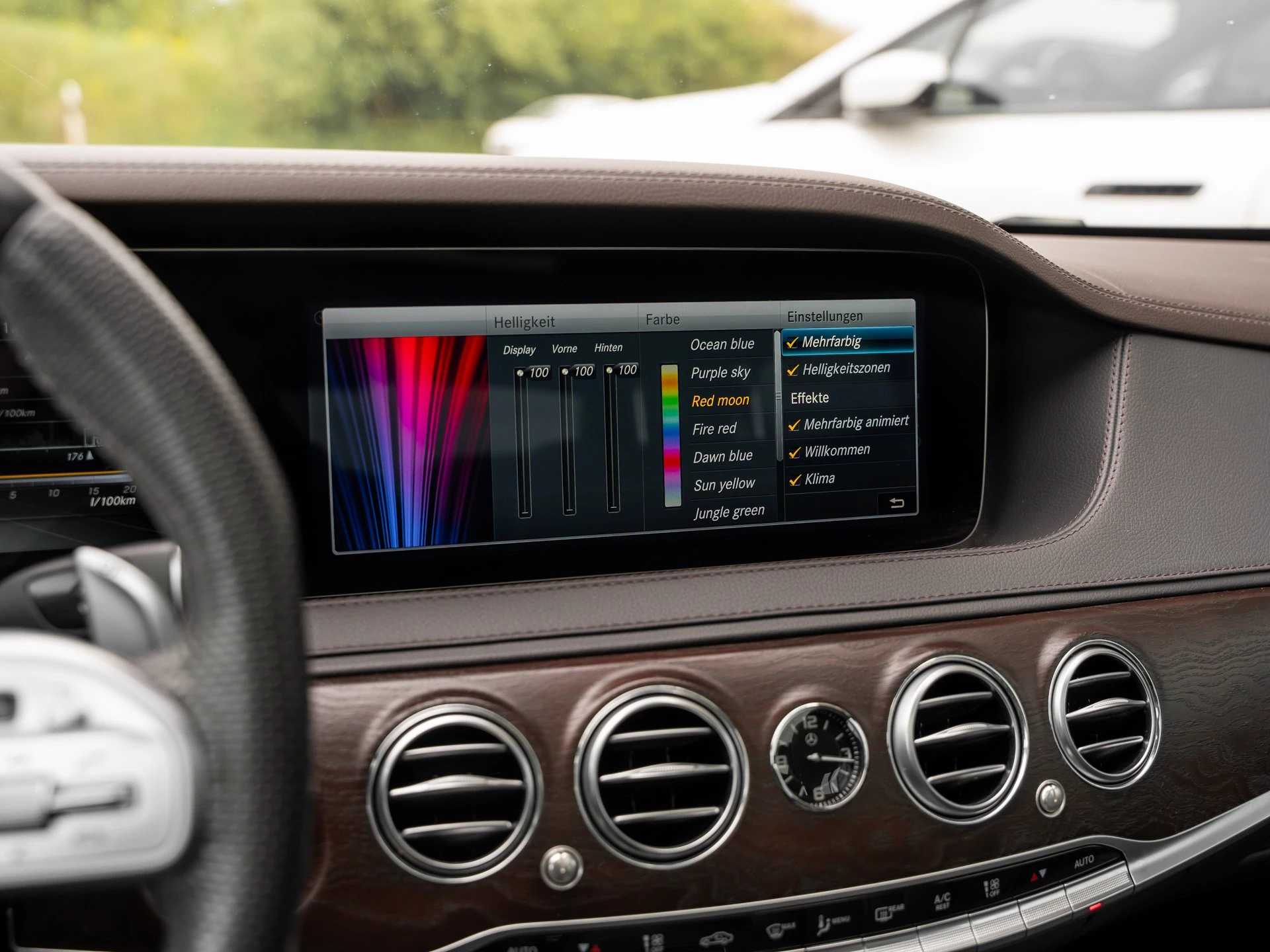 Mercedes-Benz-S-Klasse-image-15