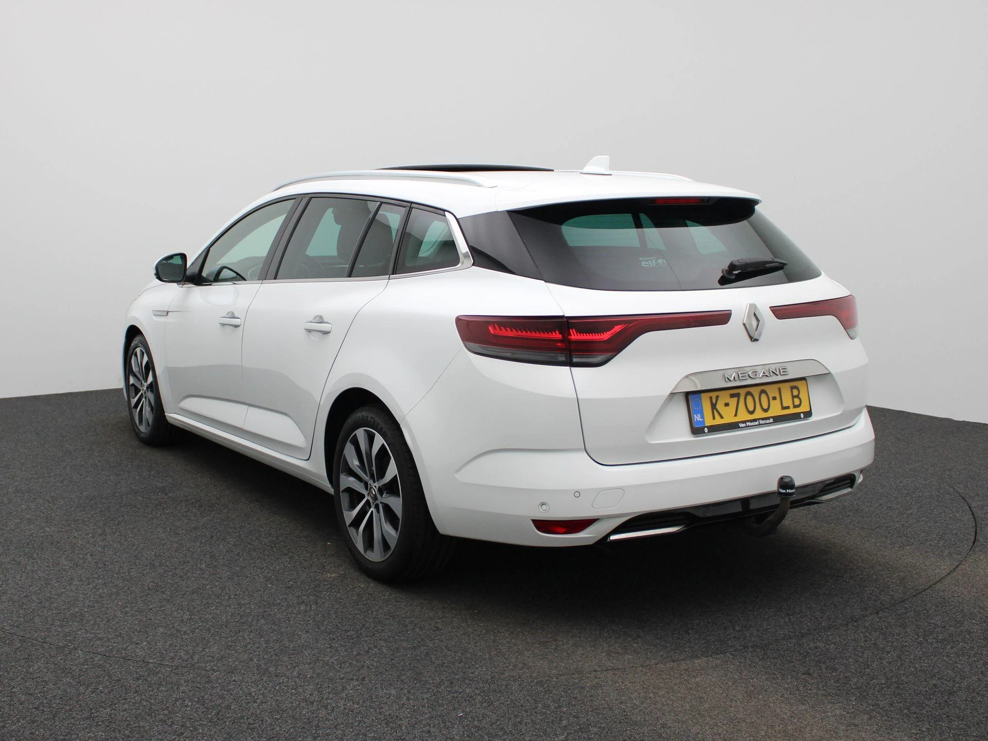 Renault-Mégane Estate-image-3