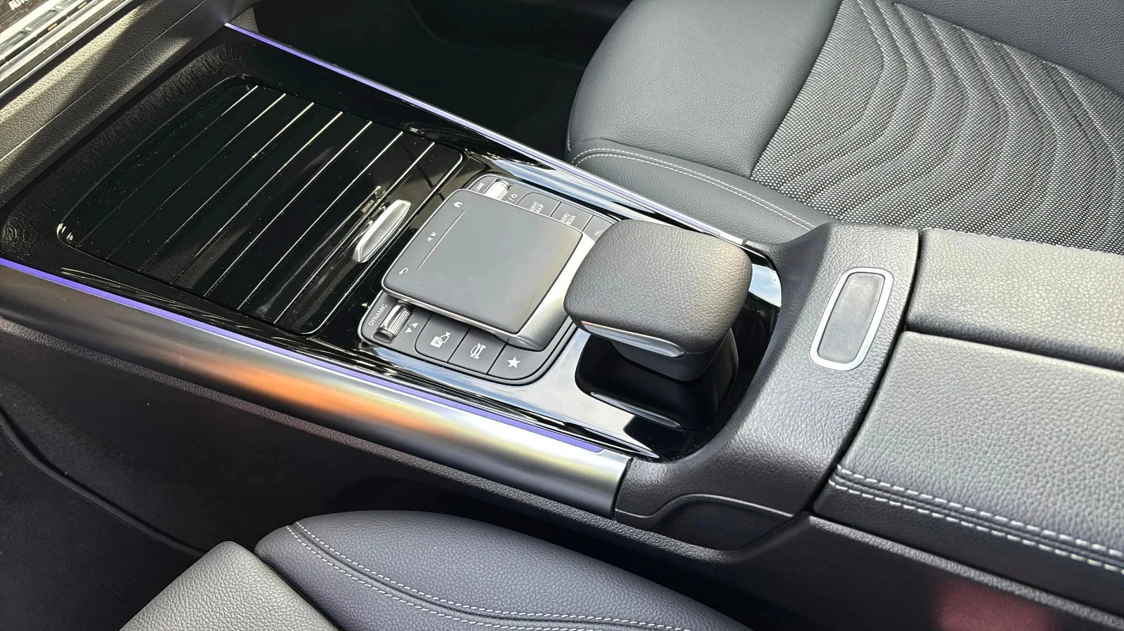 Mercedes-Benz-EQA-image-10