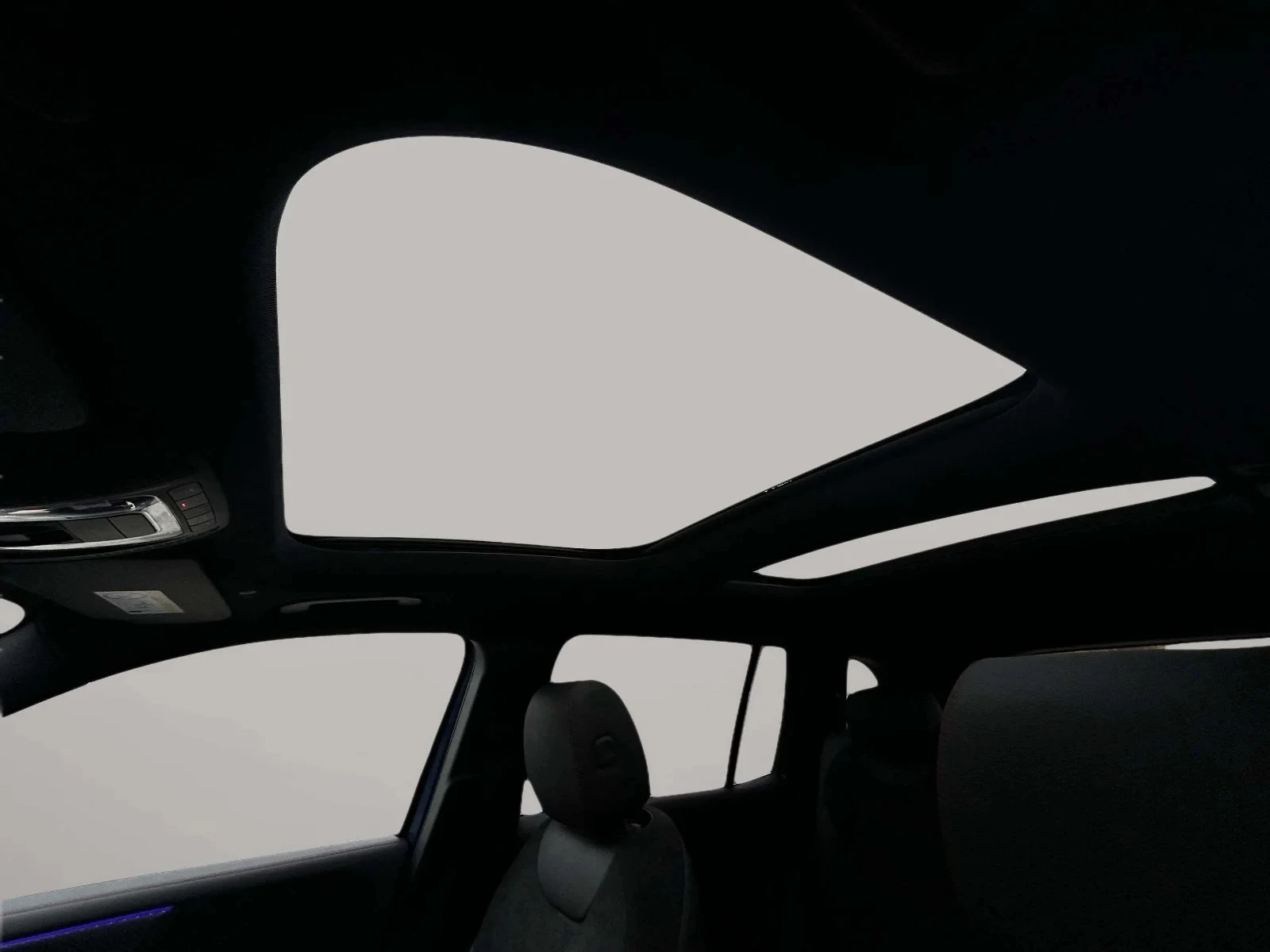 Mercedes-Benz-EQB-image-11