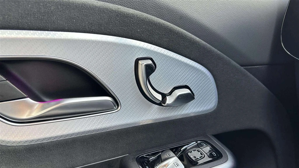 Mercedes-Benz-CLA-image-11