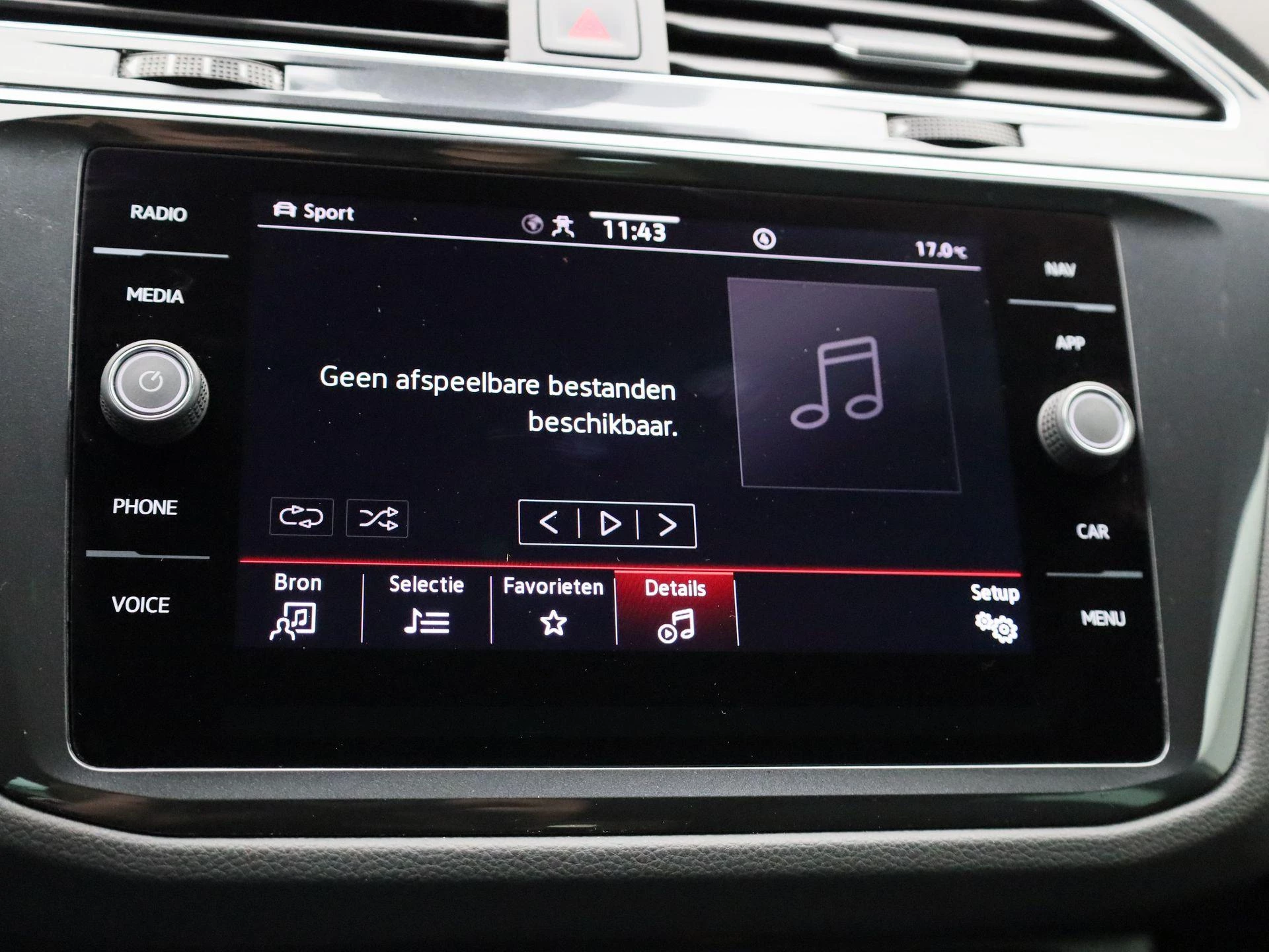 Volkswagen-Tiguan-image-25