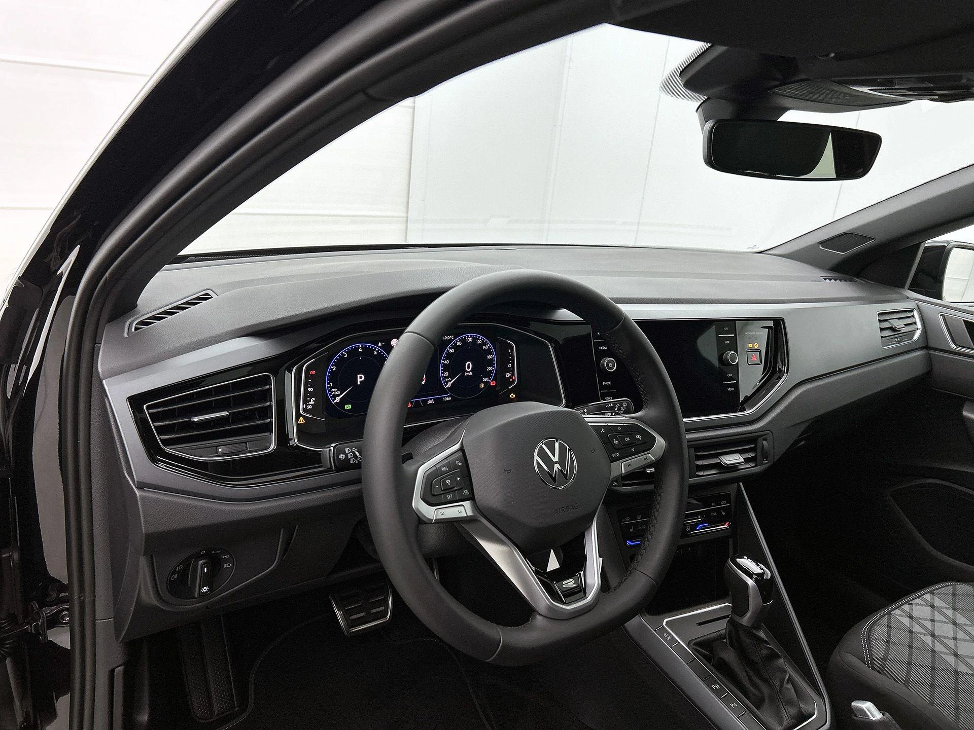 Volkswagen-Polo-image-17