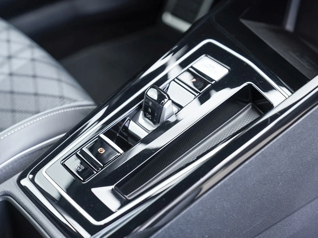 Volkswagen-Golf-image-8