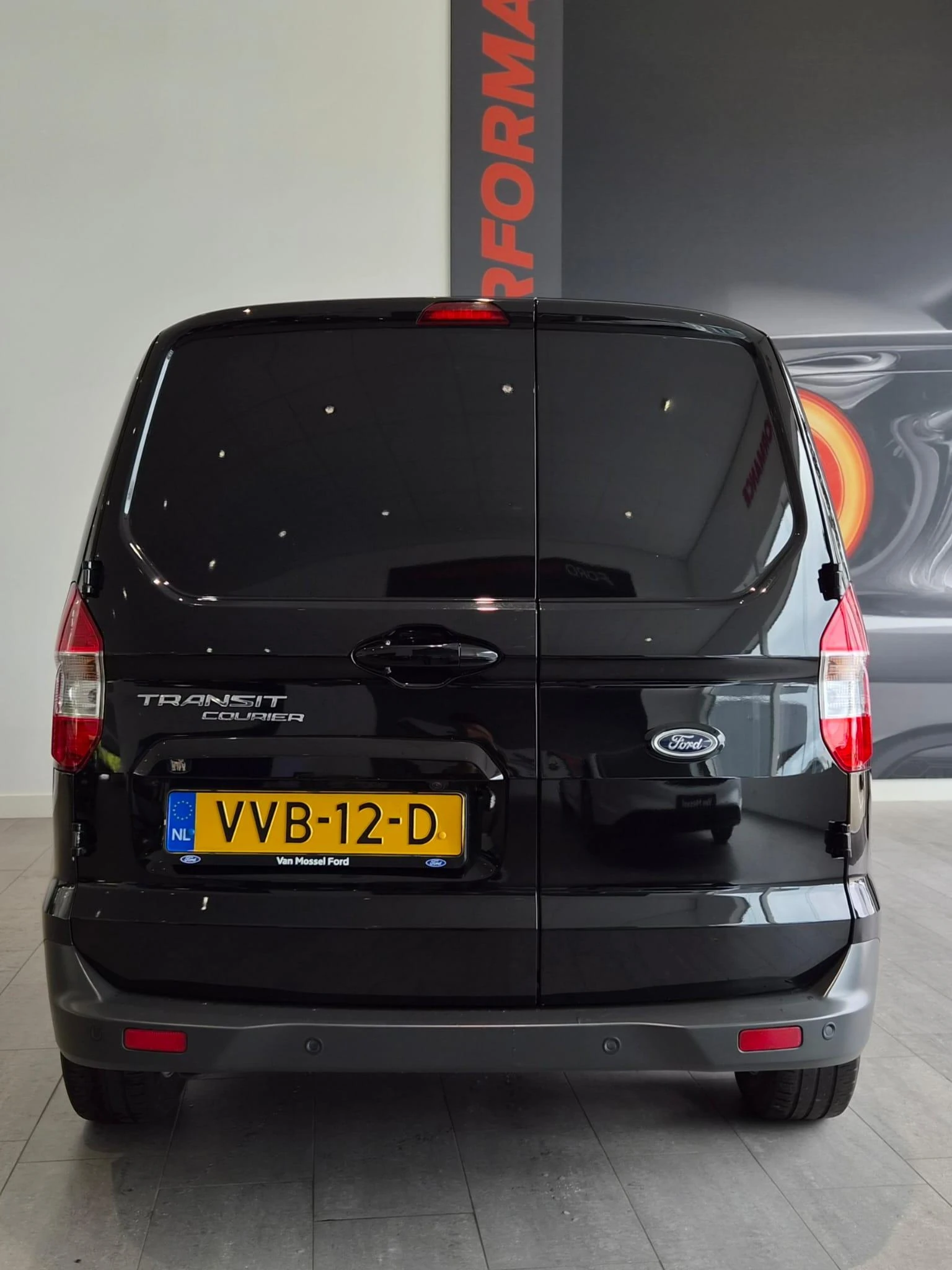 Ford-Transit Courier-image-4