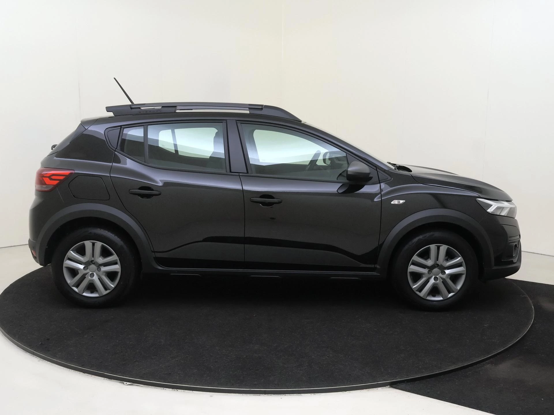 Dacia-Sandero Stepway-image-8