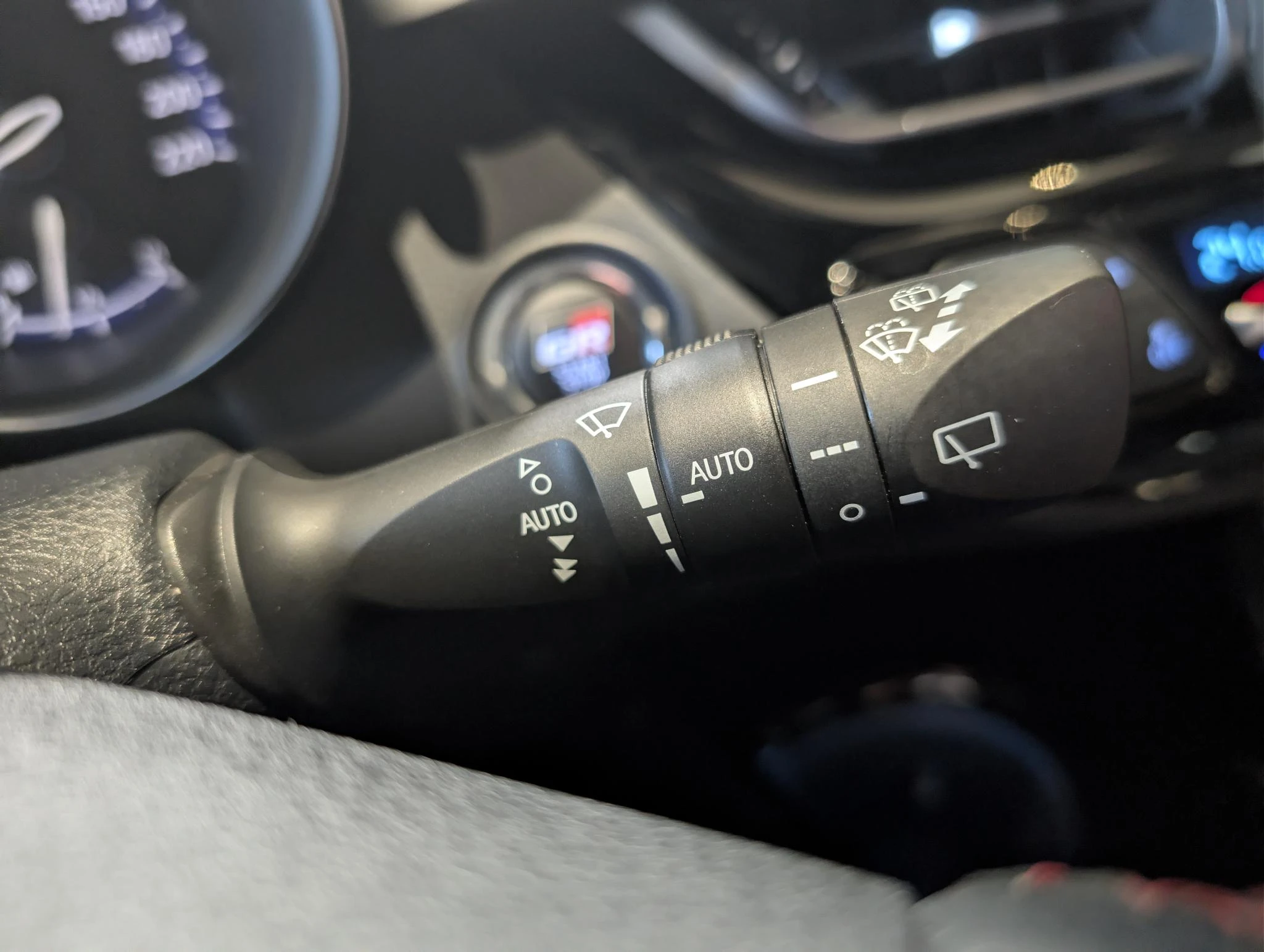 Toyota-C-HR-image-23