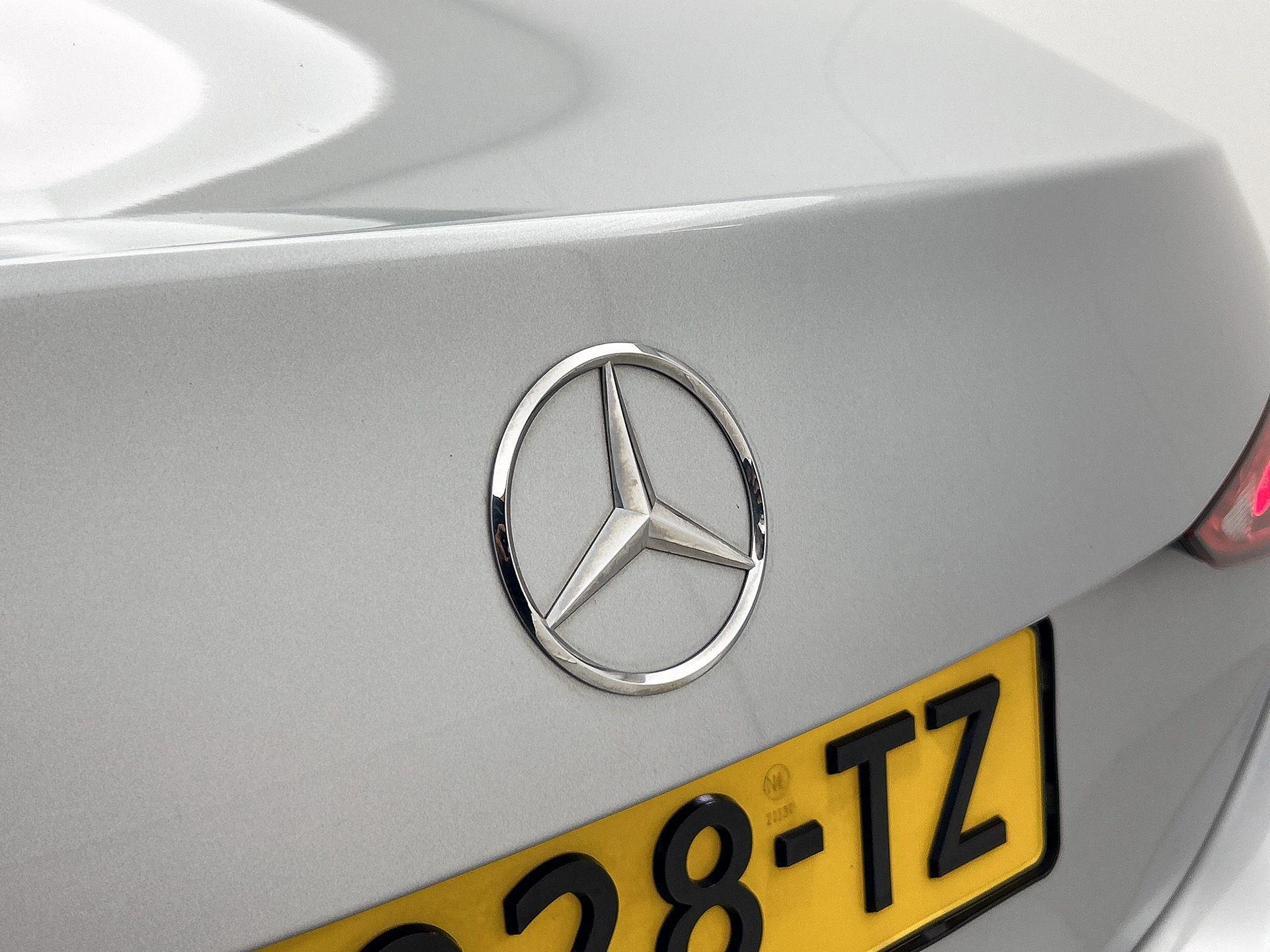 Mercedes-Benz-C-Klasse-image-21