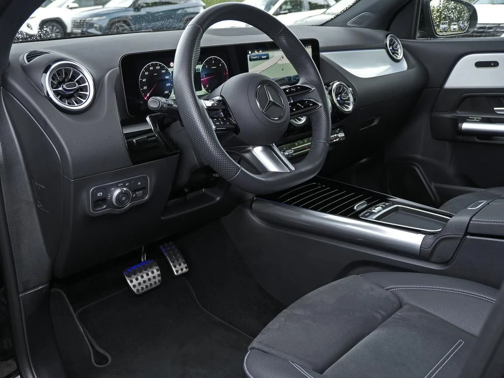 Mercedes-Benz-GLA 200 d-image-8
