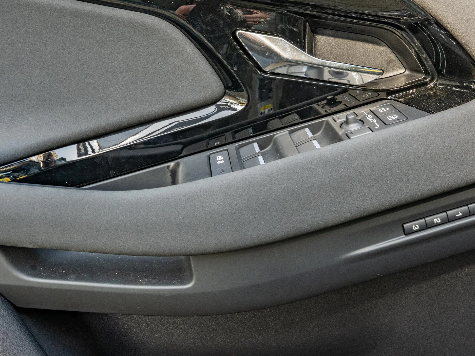 Land Rover-Range Rover Evoque-image-13