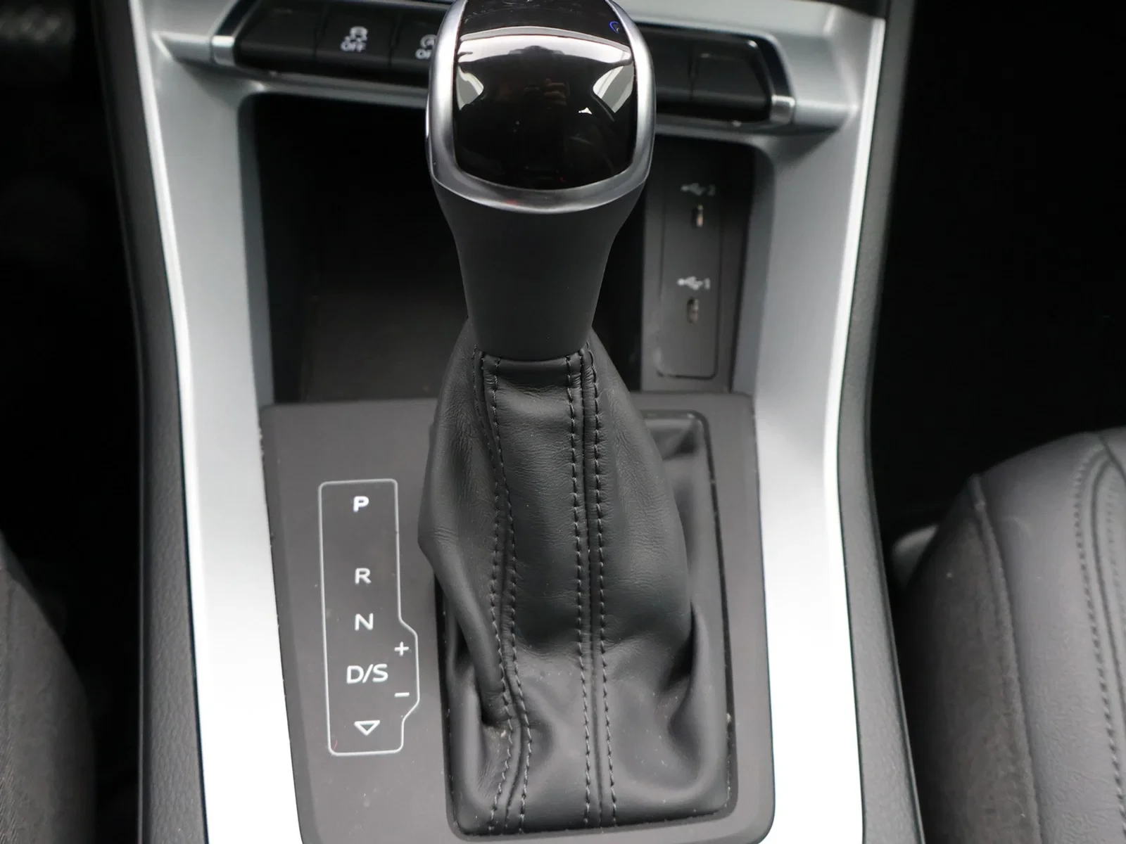 Audi Q3 Audi Q3 Business Edition 35TDI 150PK *AUTOMAAT*VIRTUAL COCKPIT*LEDER*CRUISE*PDC*APP-CONNECT*...*