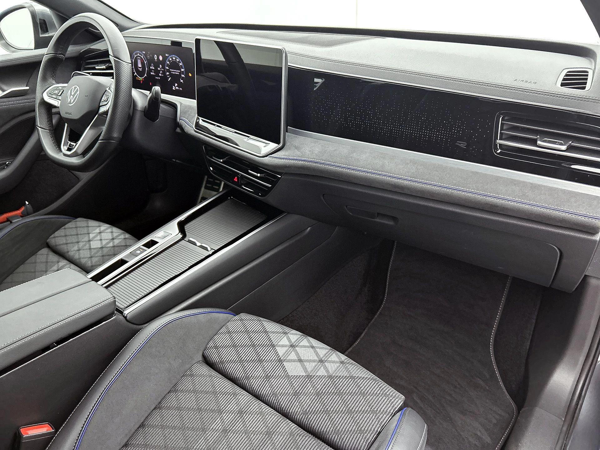 Volkswagen-Passat-image-36