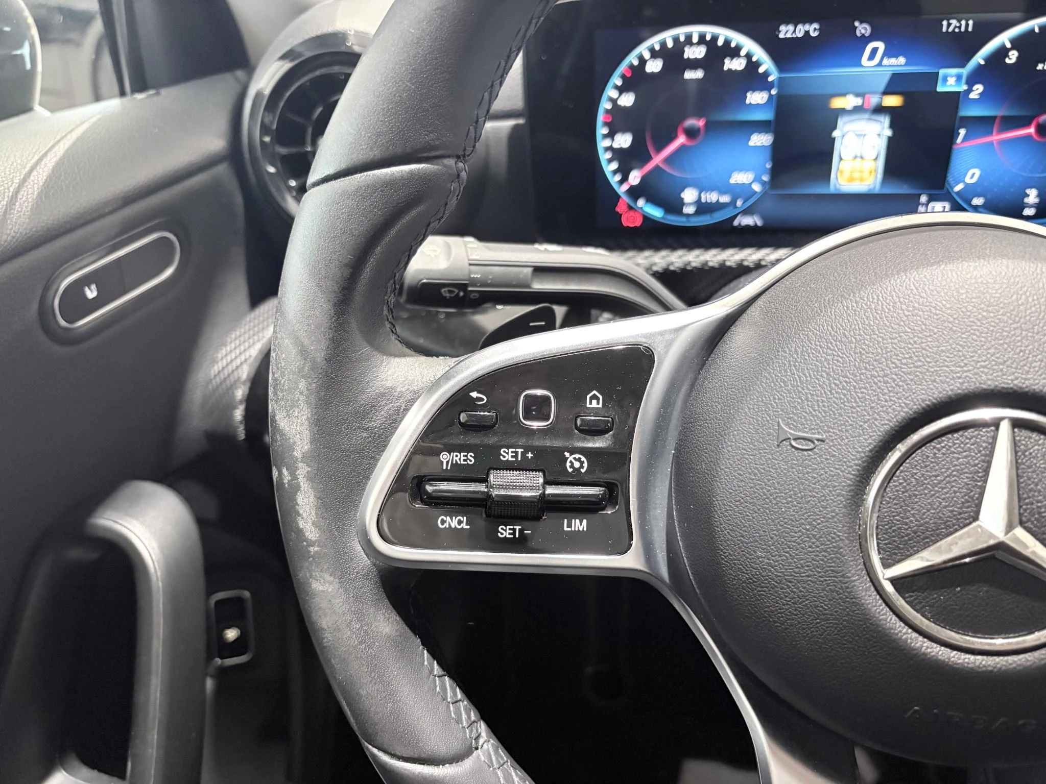 Mercedes-Benz-A-Klasse-image-13