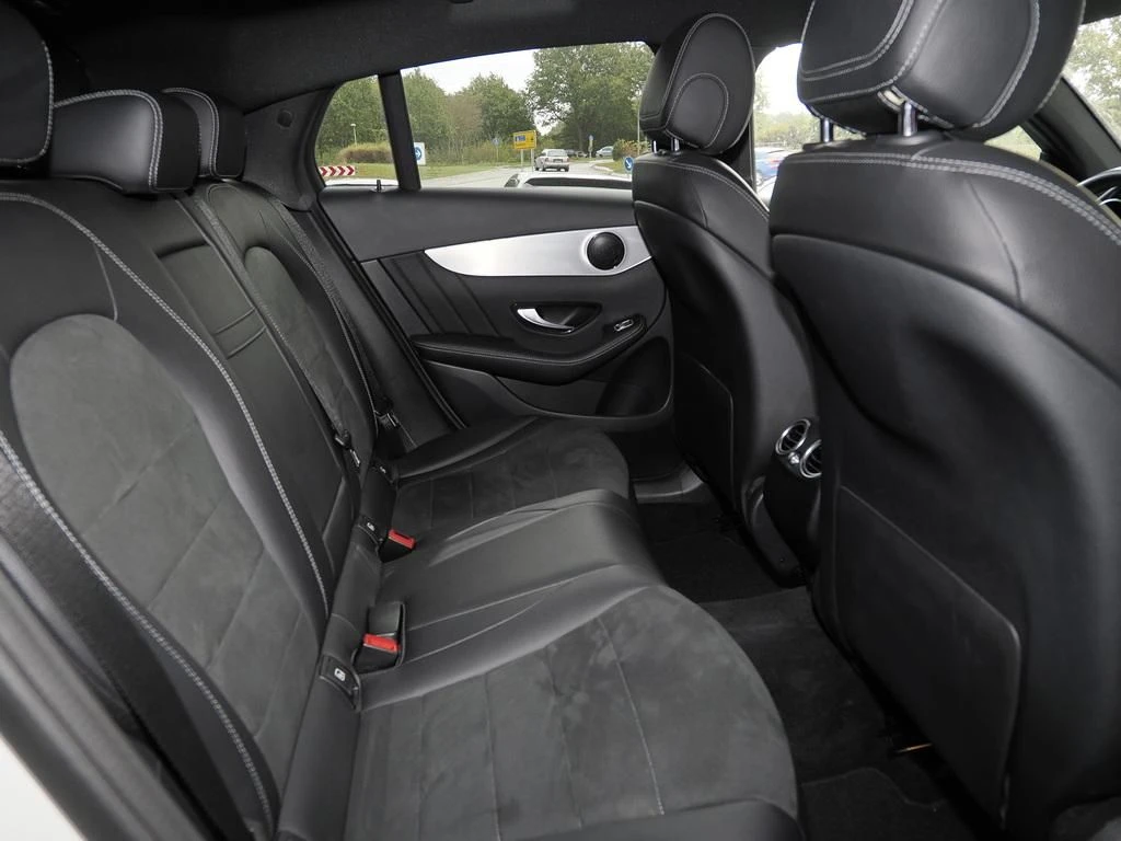 Mercedes-Benz-GLC 220 d-image-13