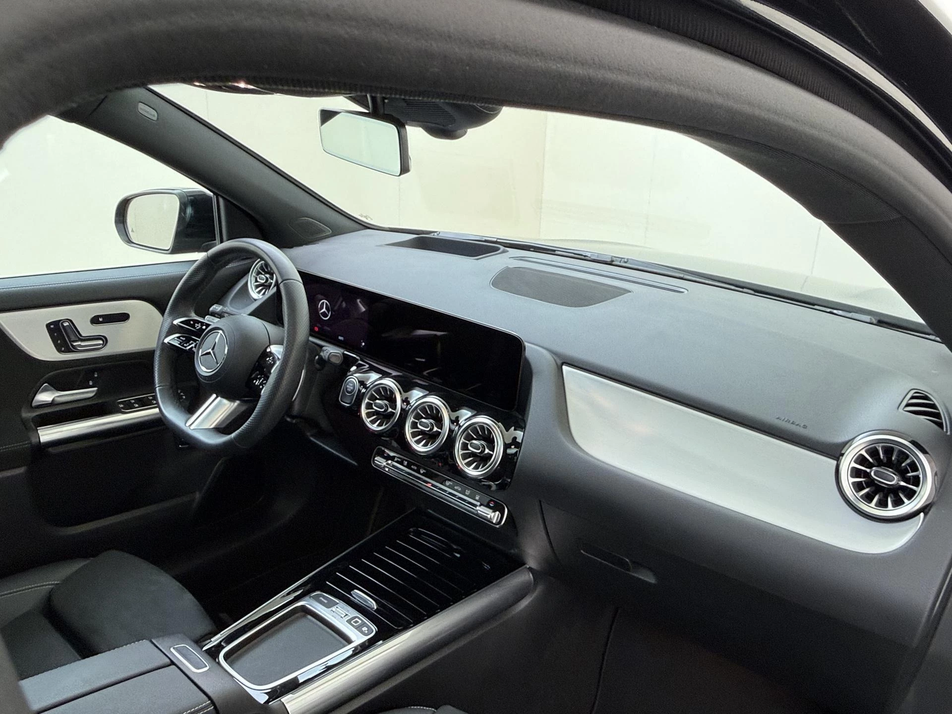 Mercedes-Benz-GLA-image-10