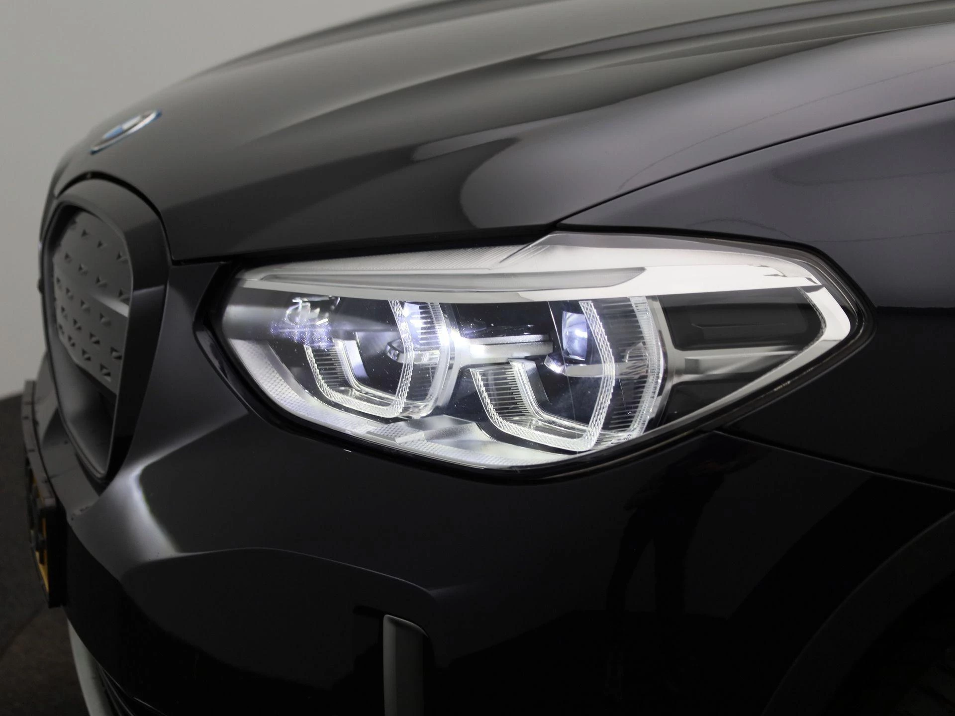 BMW-iX3-image-12
