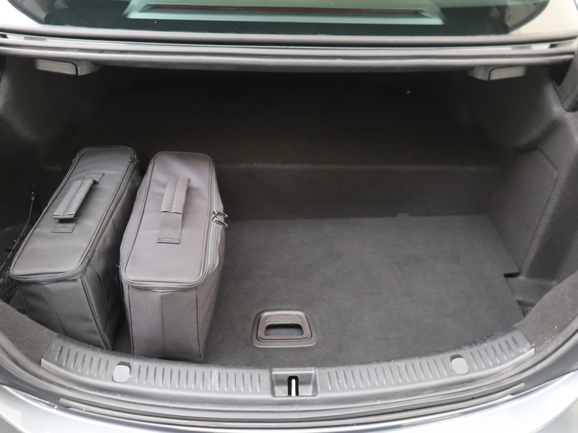 Mercedes-Benz-E-Klasse-image-27