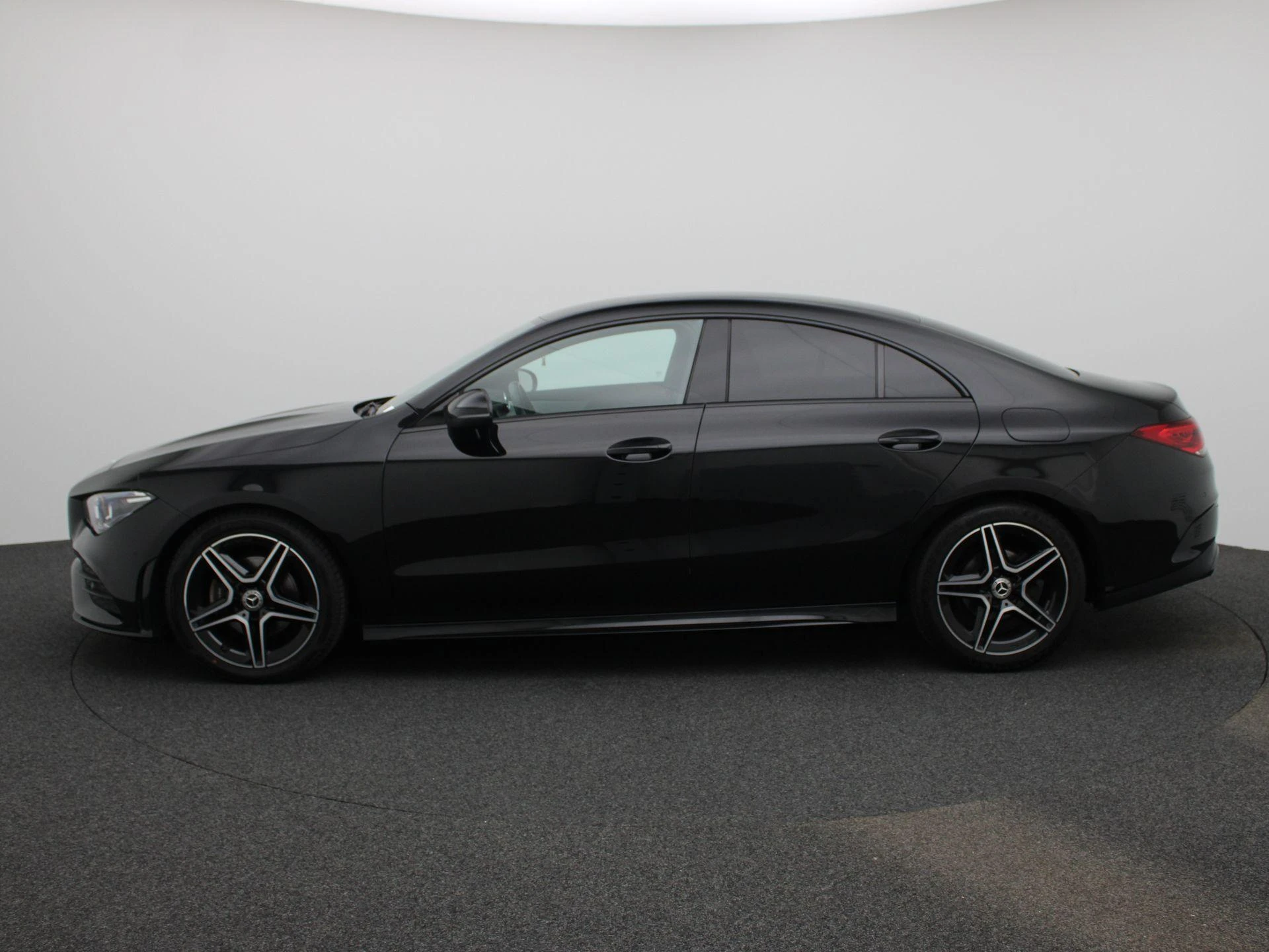 Mercedes-Benz-CLA-image-3