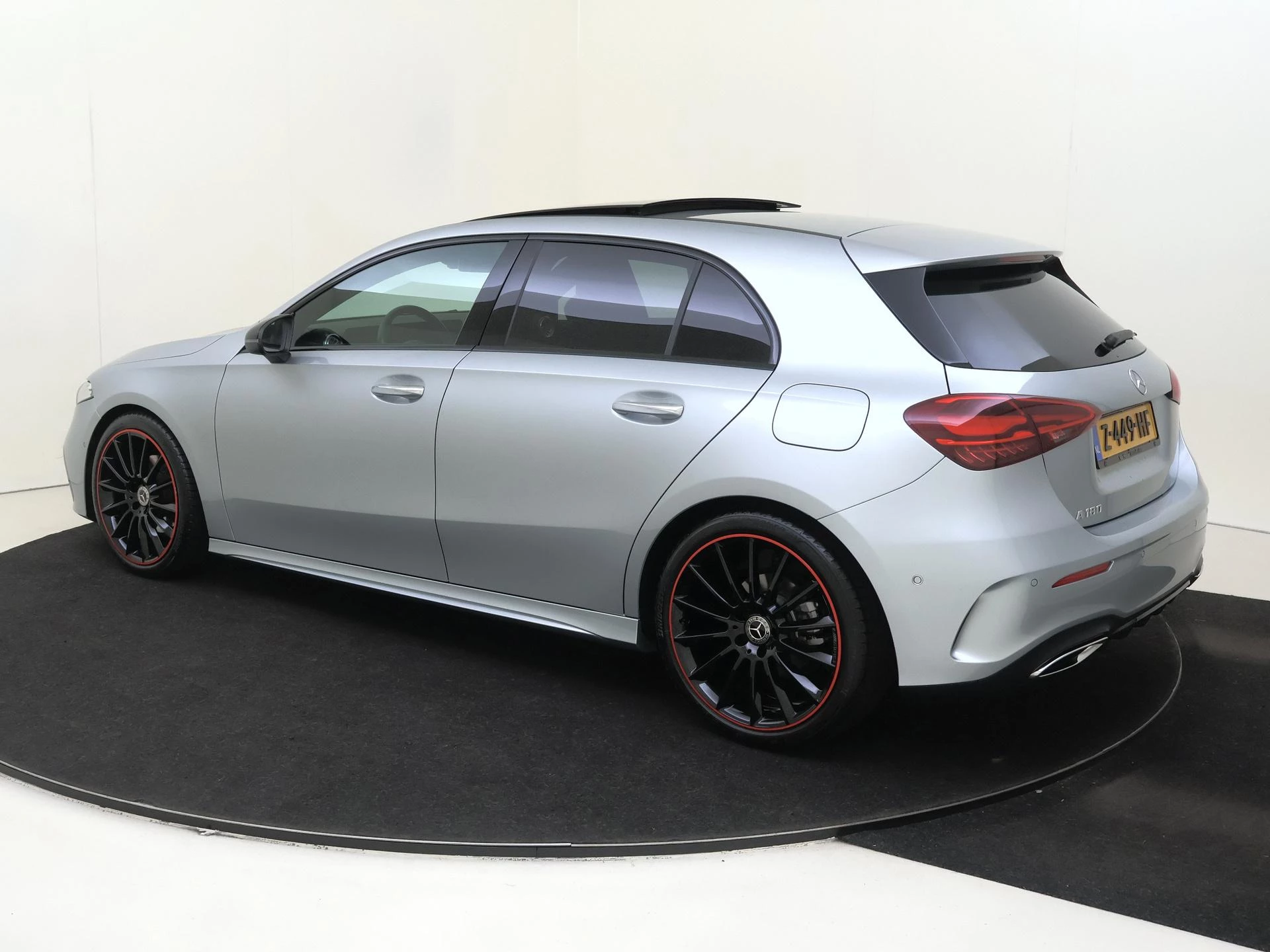 Mercedes-Benz-A-Klasse-image-2