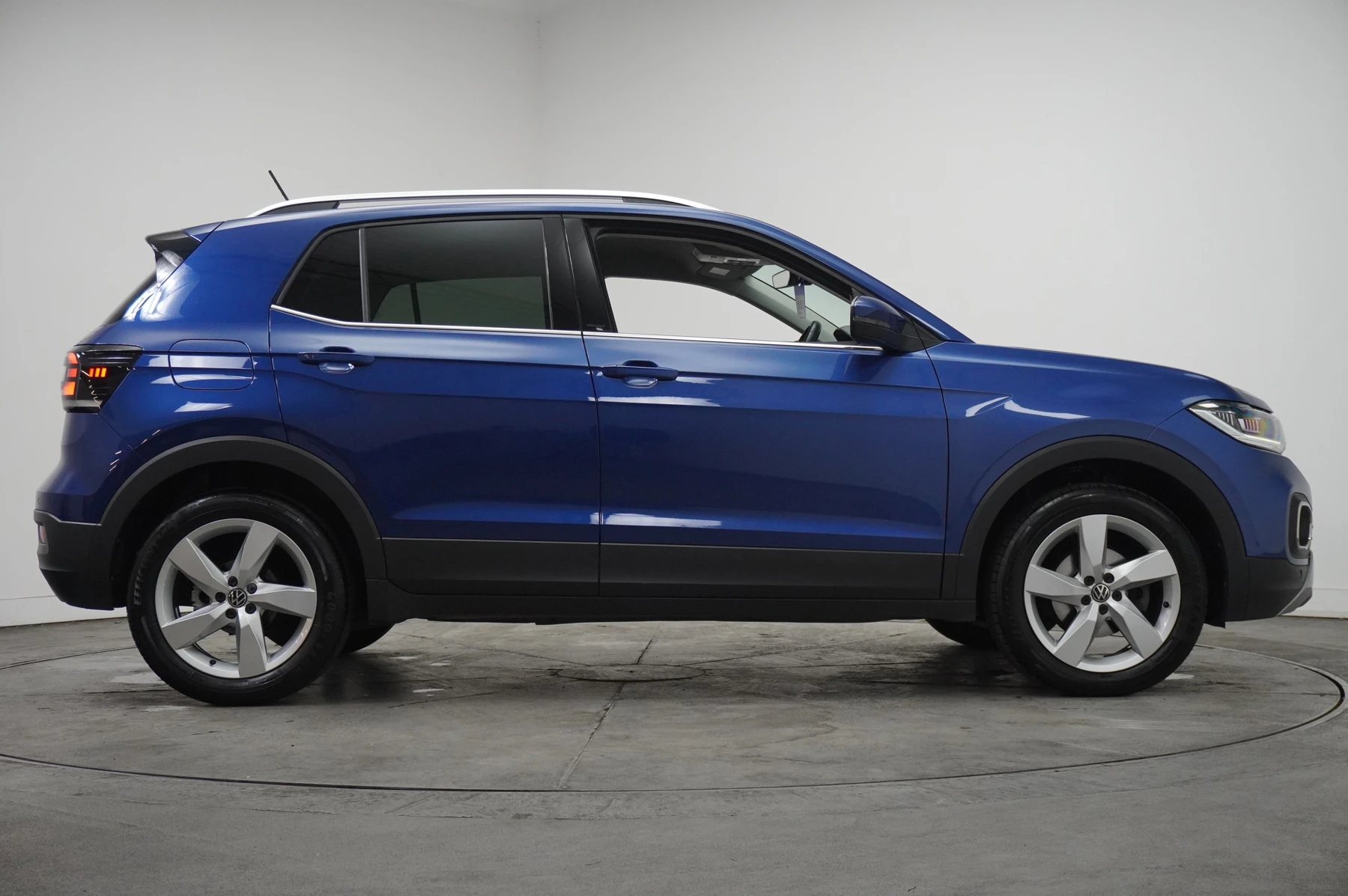 Volkswagen-T-Cross-image-3